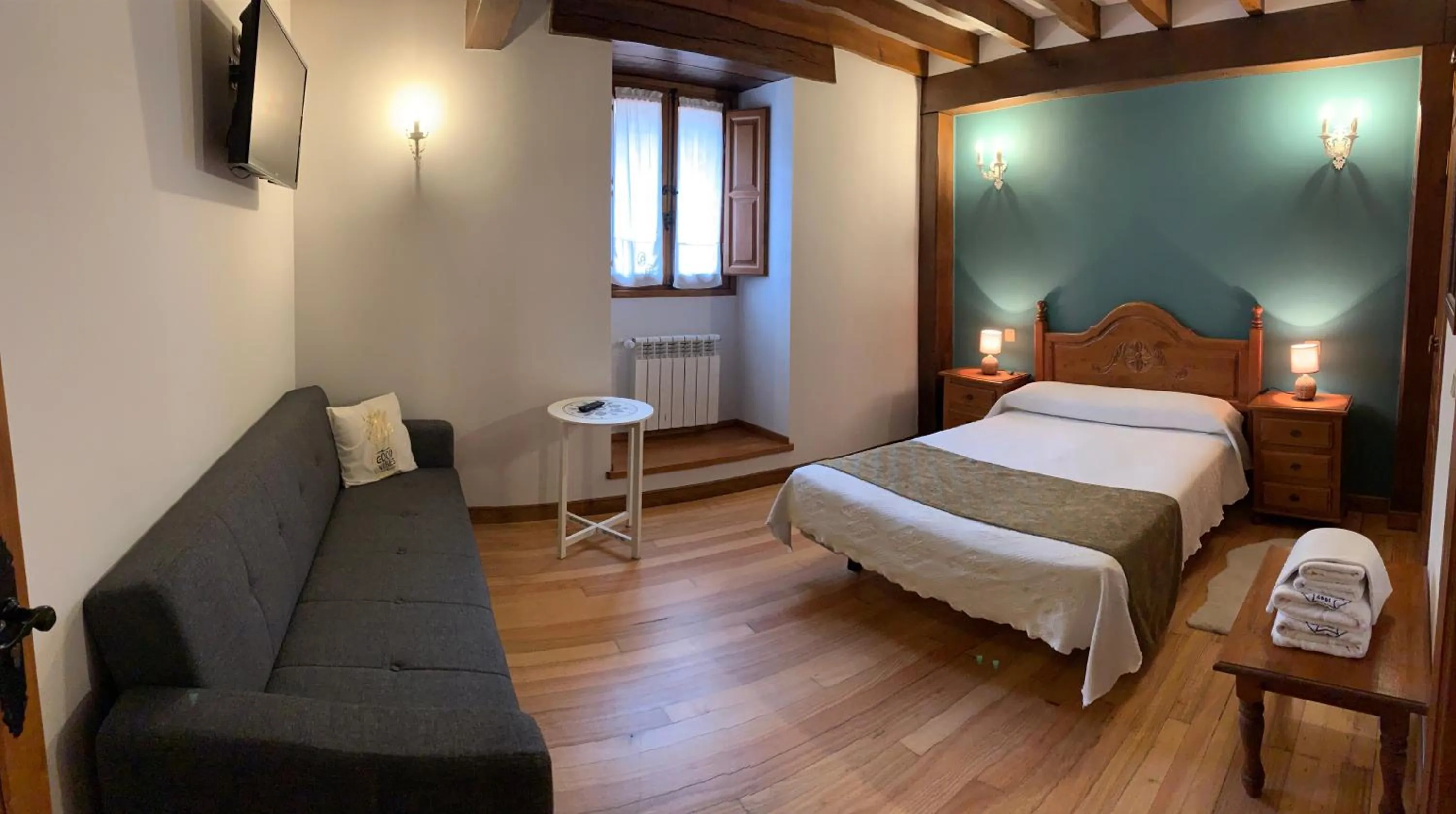 Photo of the whole room, Bed in La Posada de Abanillas