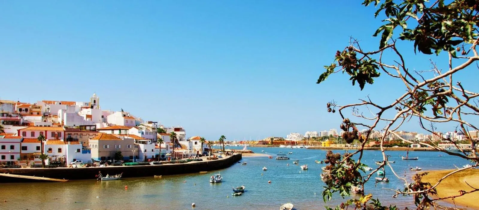 Neighbourhood in Casa Bela Moura, Boutique Hotel & Wine