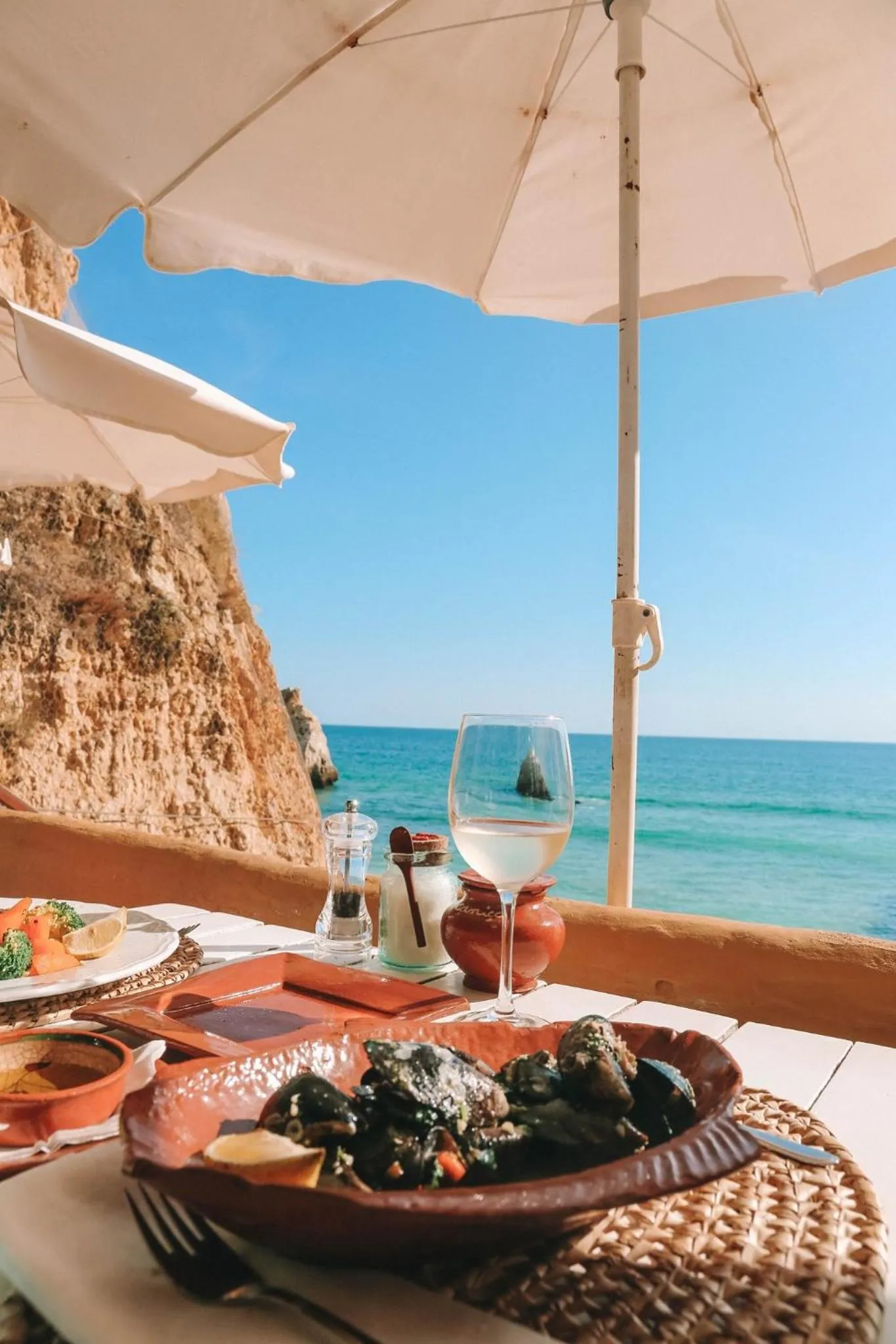 Restaurant/places to eat in Casa Bela Moura, Boutique Hotel & Wine