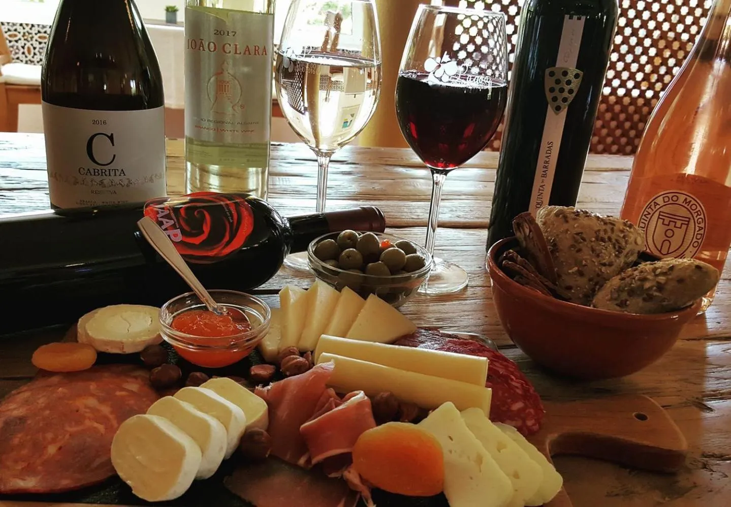 Restaurant/places to eat in Casa Bela Moura, Boutique Hotel & Wine