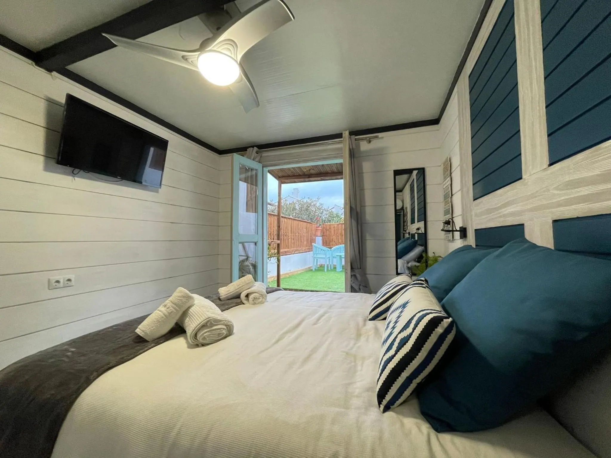 Photo of the whole room, Bed in Villa Palma