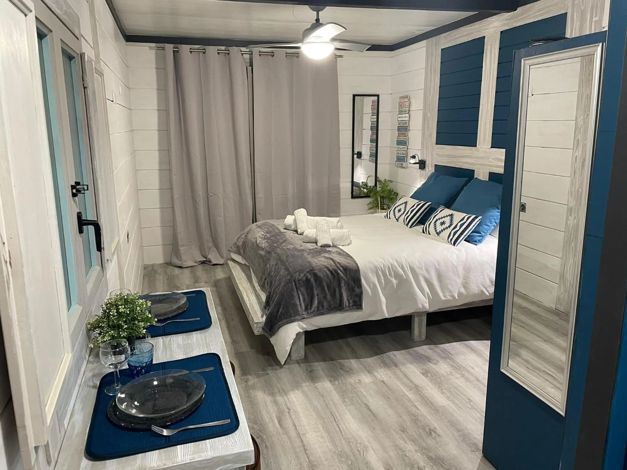 Photo of the whole room, Bed in Villa Palma