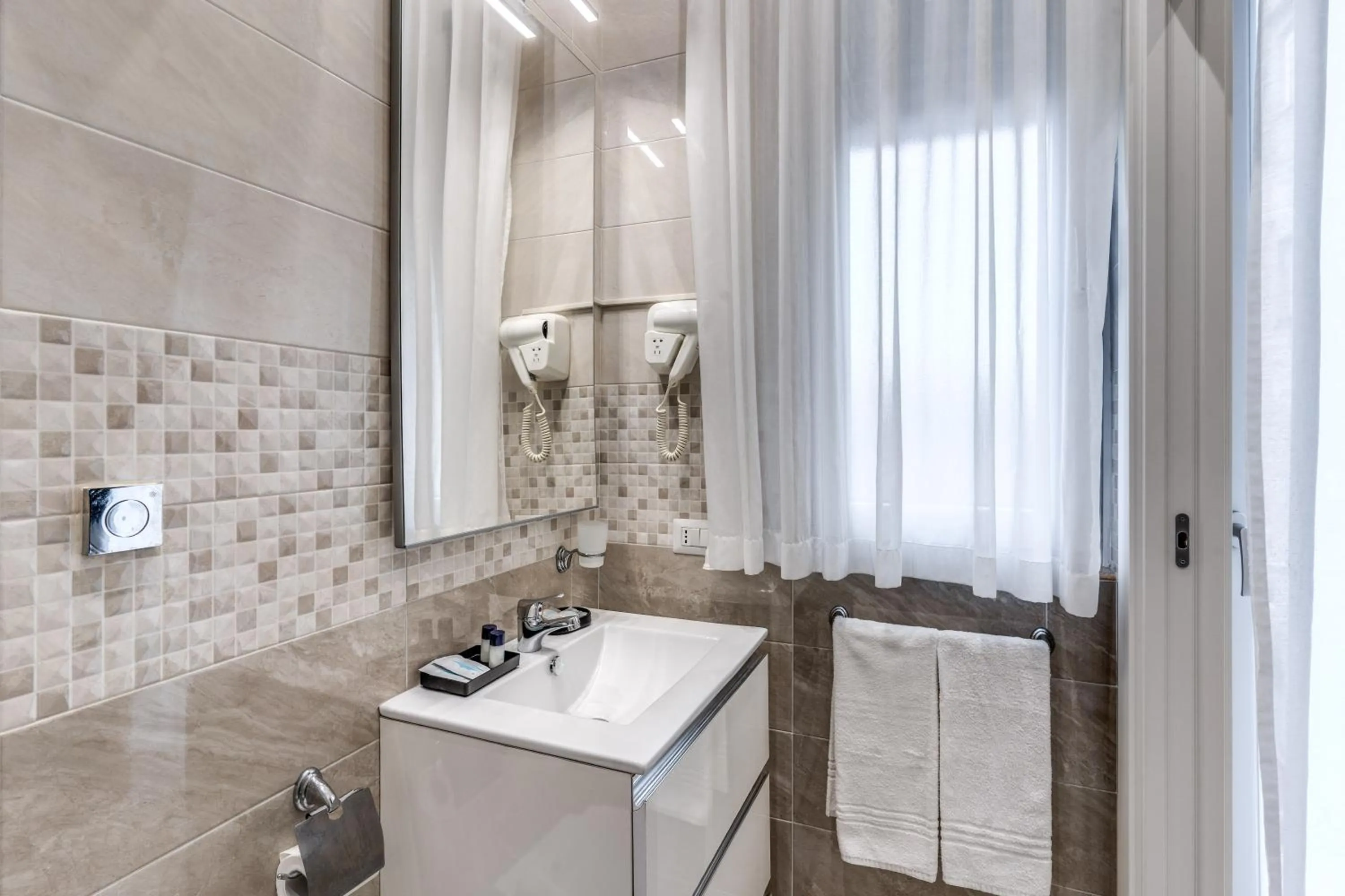 Bathroom in RAGGIO DI SOLE - ATAROOMS Collection