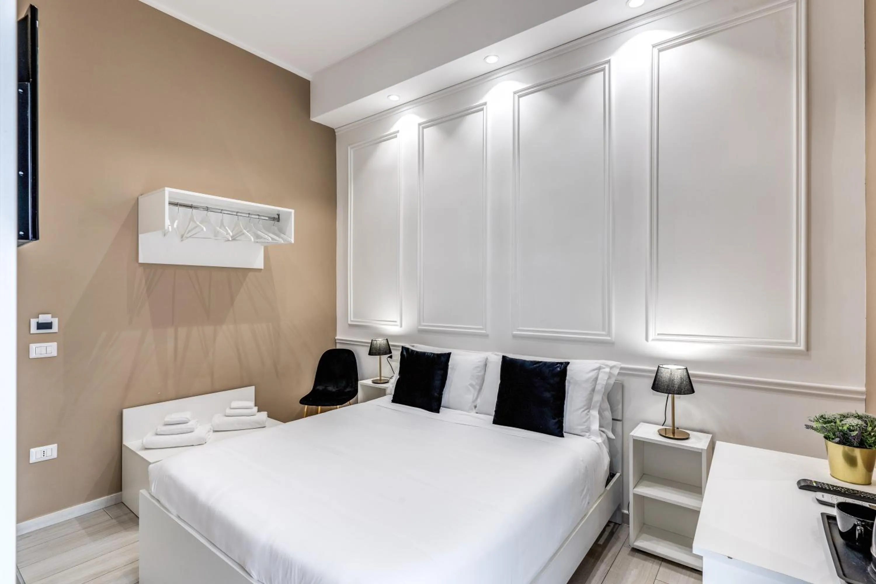 Bedroom, Bed in RAGGIO DI SOLE - ATAROOMS Collection