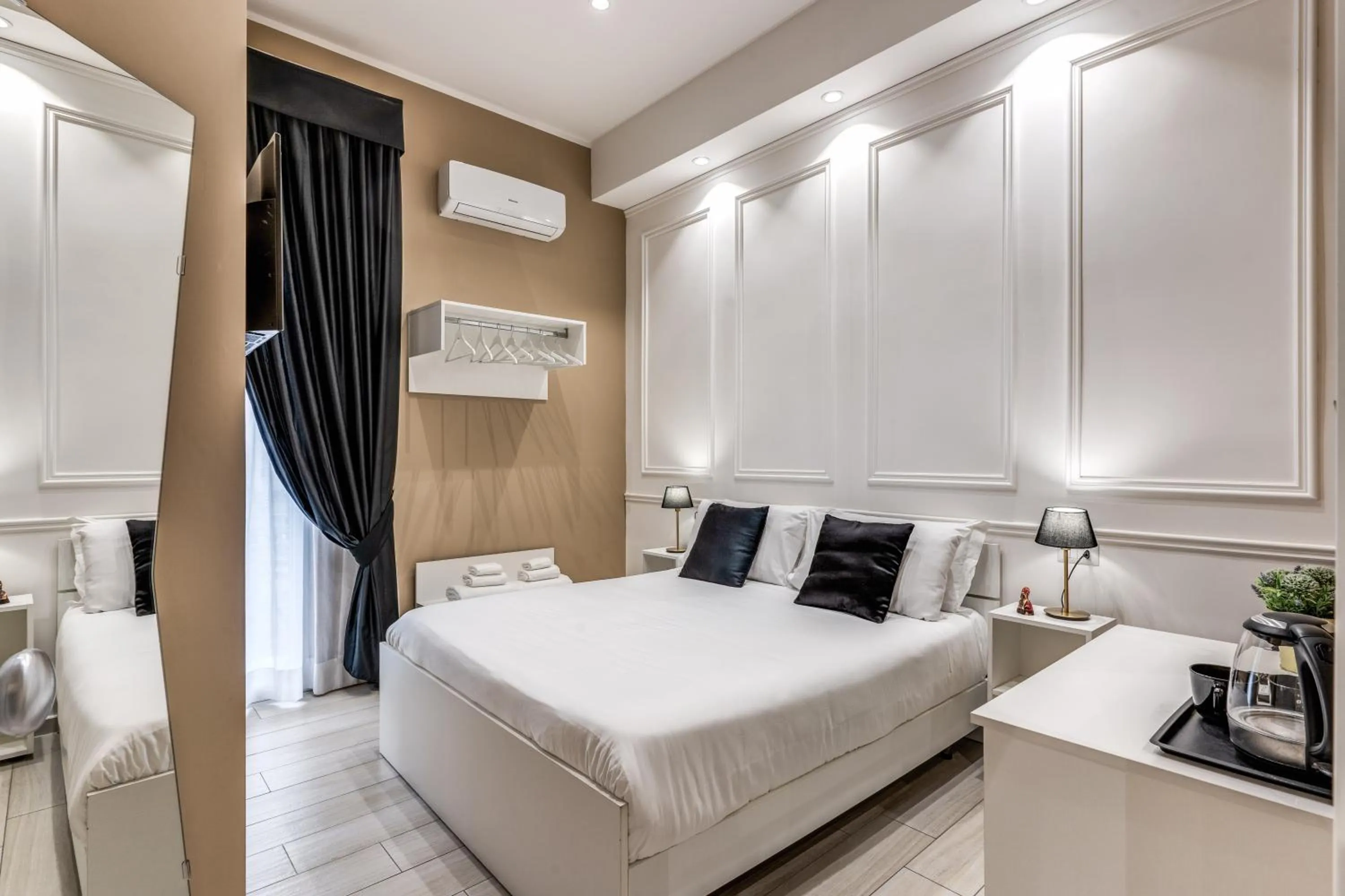 Bedroom, Bed in RAGGIO DI SOLE - ATAROOMS Collection