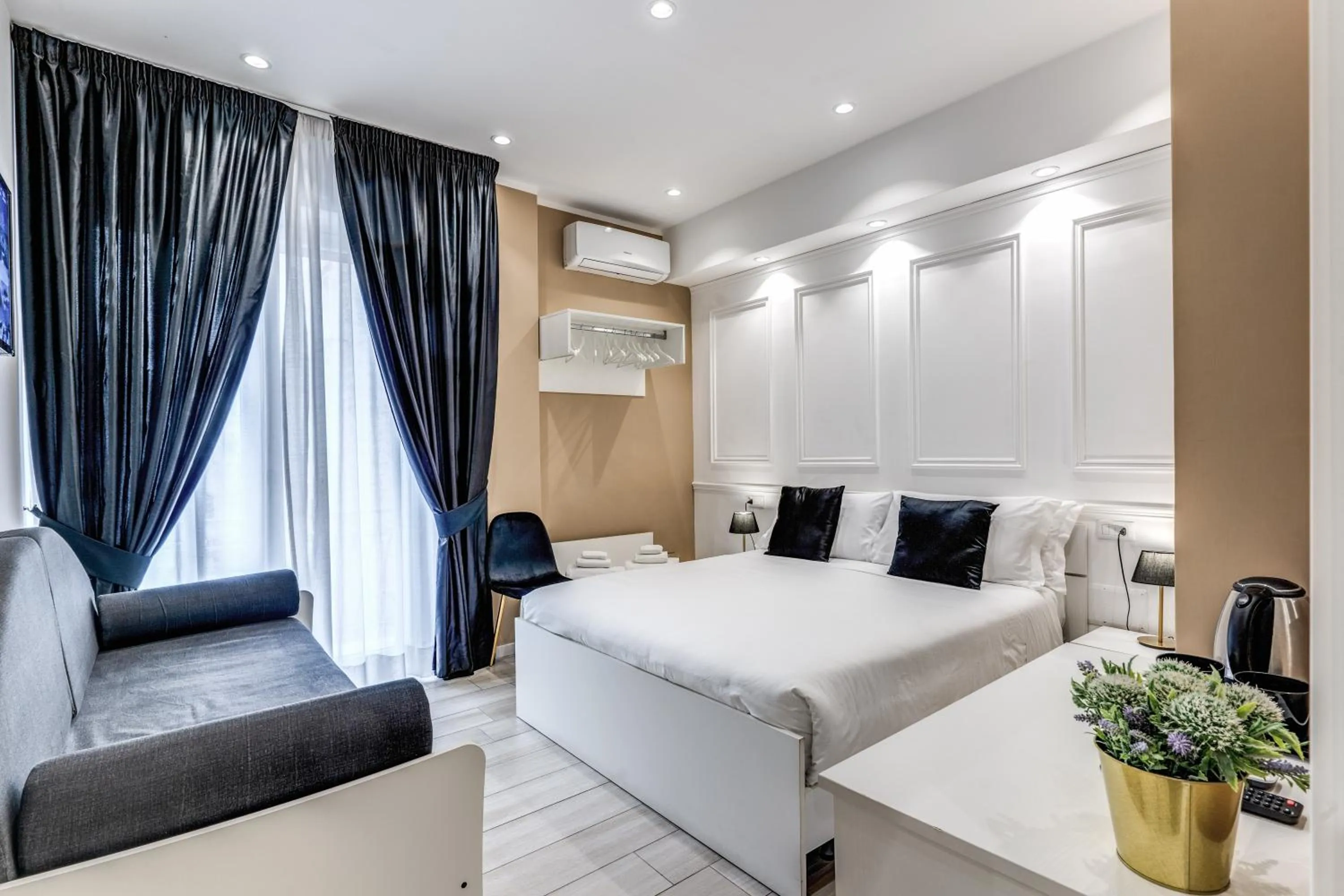 Bedroom, Bed in RAGGIO DI SOLE - ATAROOMS Collection