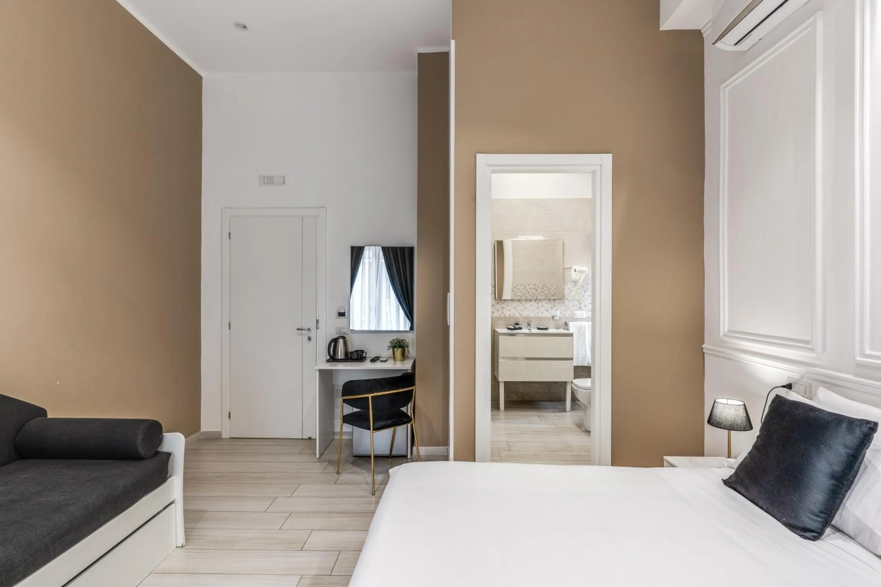 Bedroom, Bed in RAGGIO DI SOLE - ATAROOMS Collection