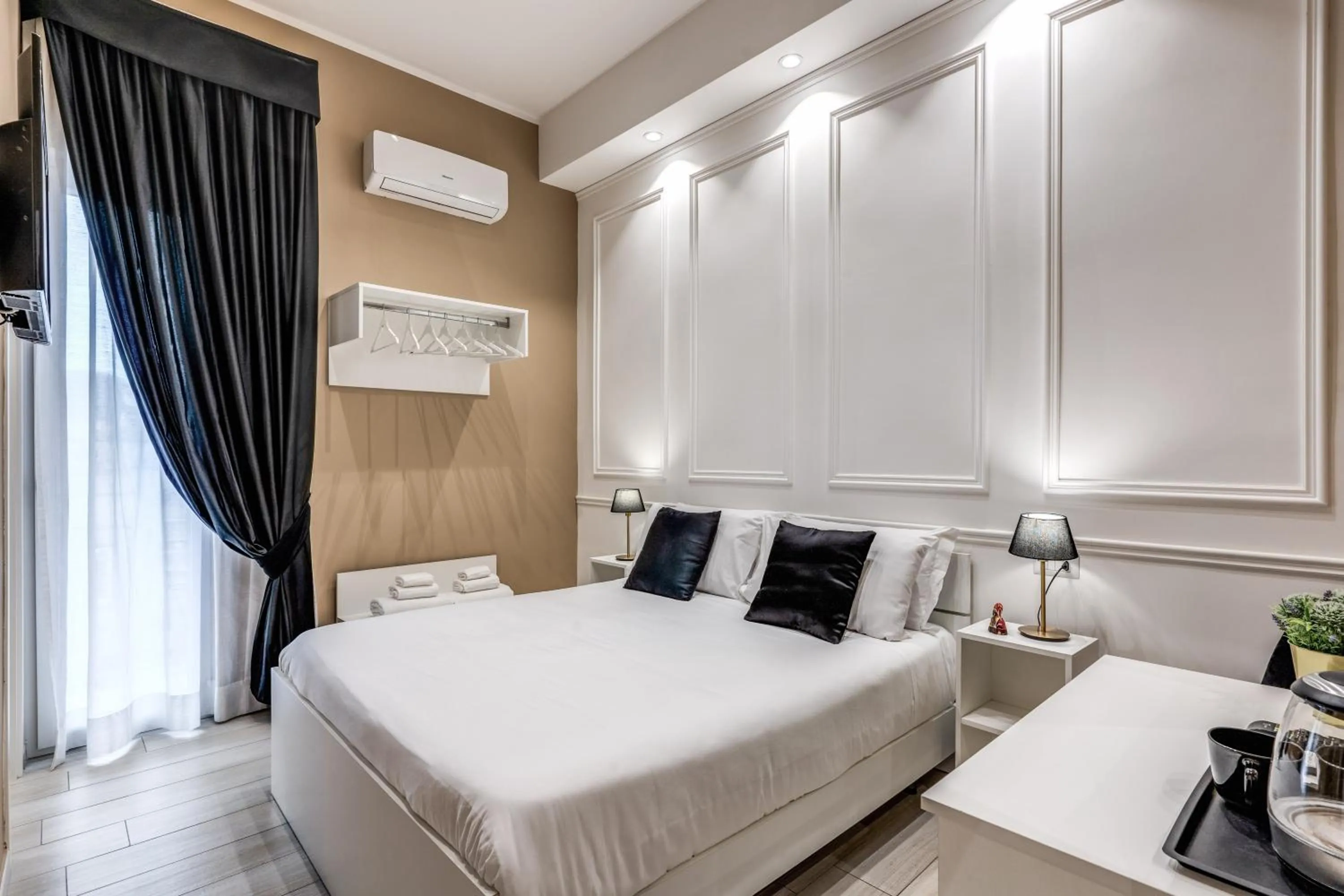 Bedroom, Bed in RAGGIO DI SOLE - ATAROOMS Collection