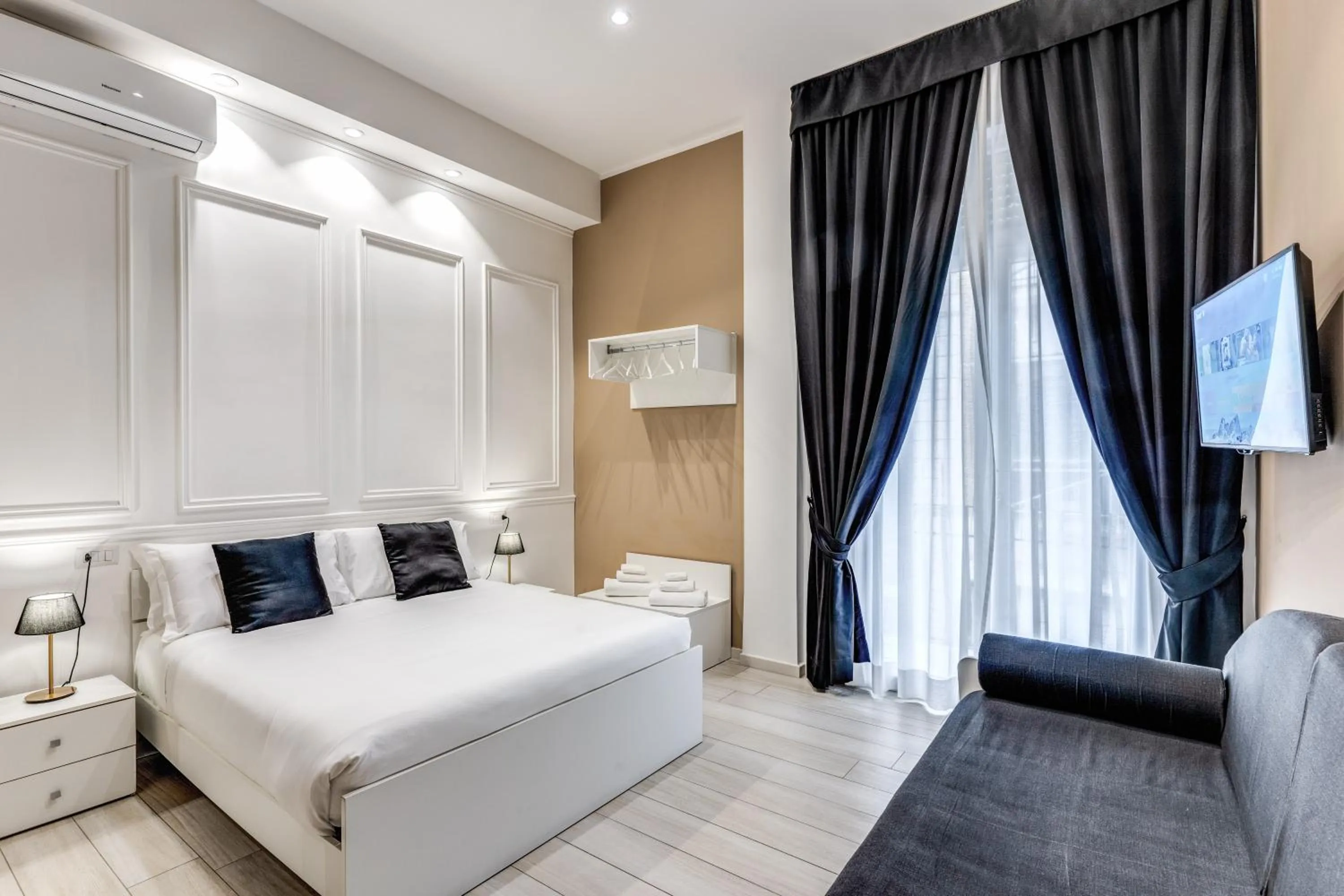 Bed in RAGGIO DI SOLE - ATAROOMS Collection