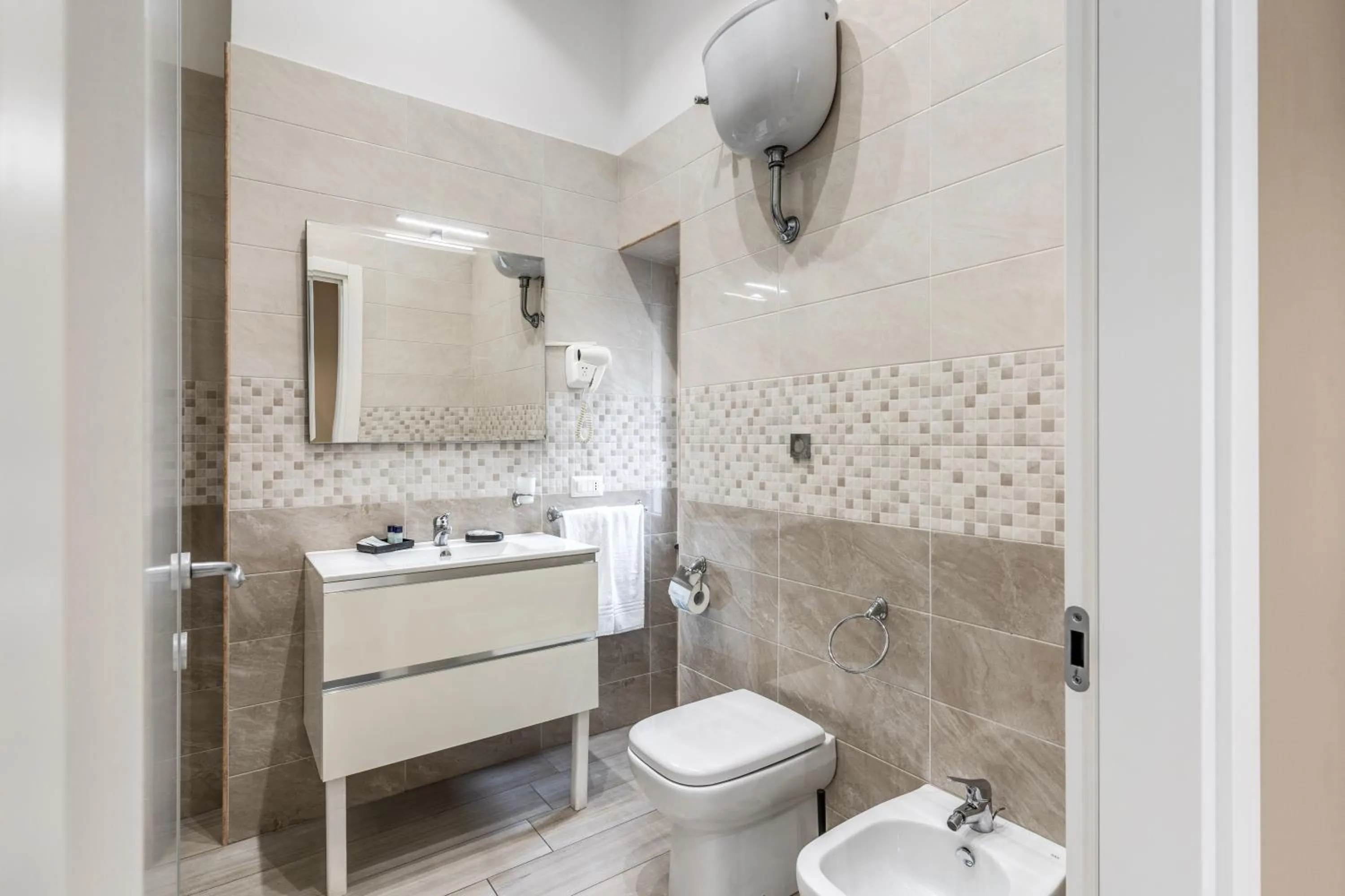 Shower in RAGGIO DI SOLE - ATAROOMS Collection