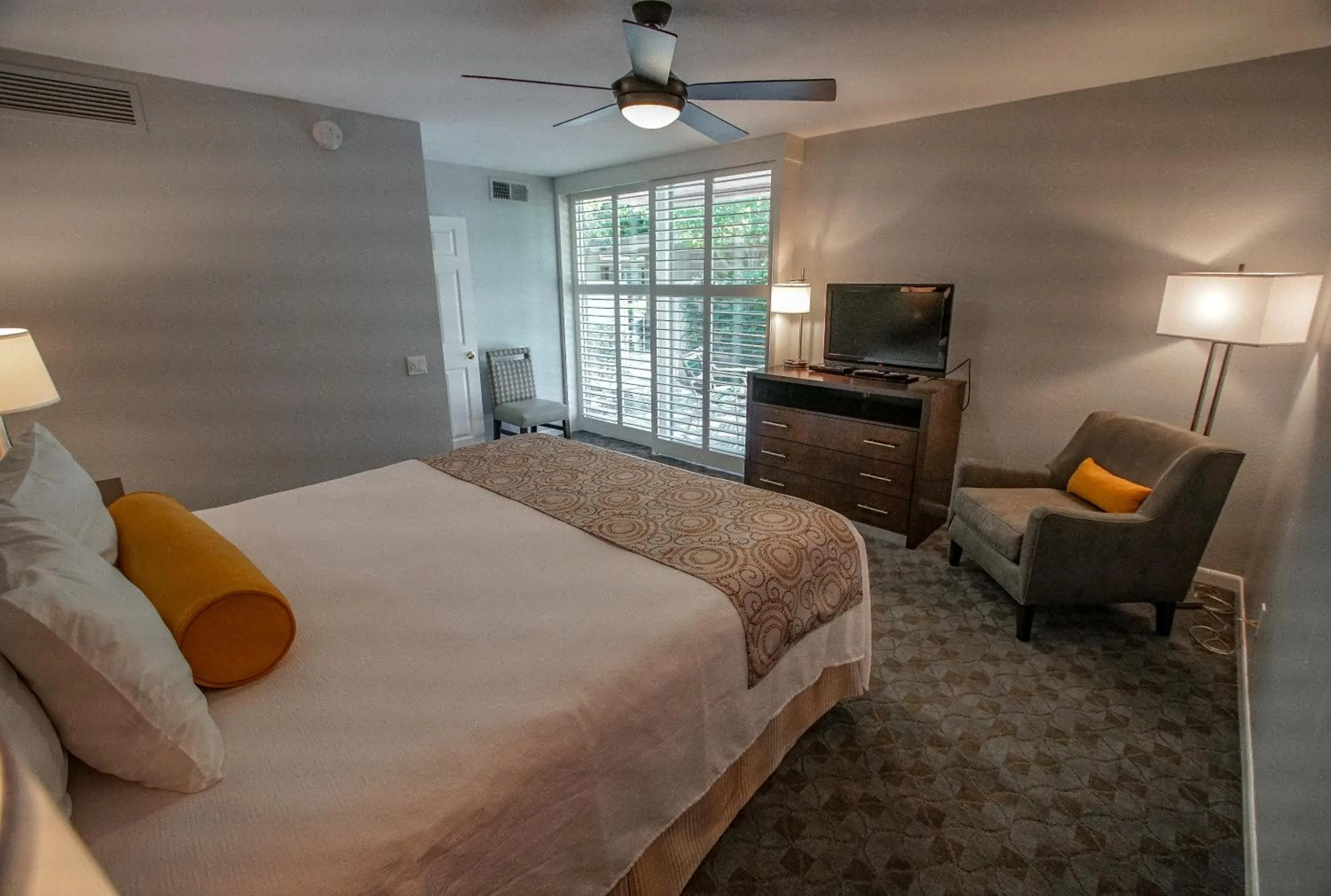 Bed in Palm Springs Tennis Club