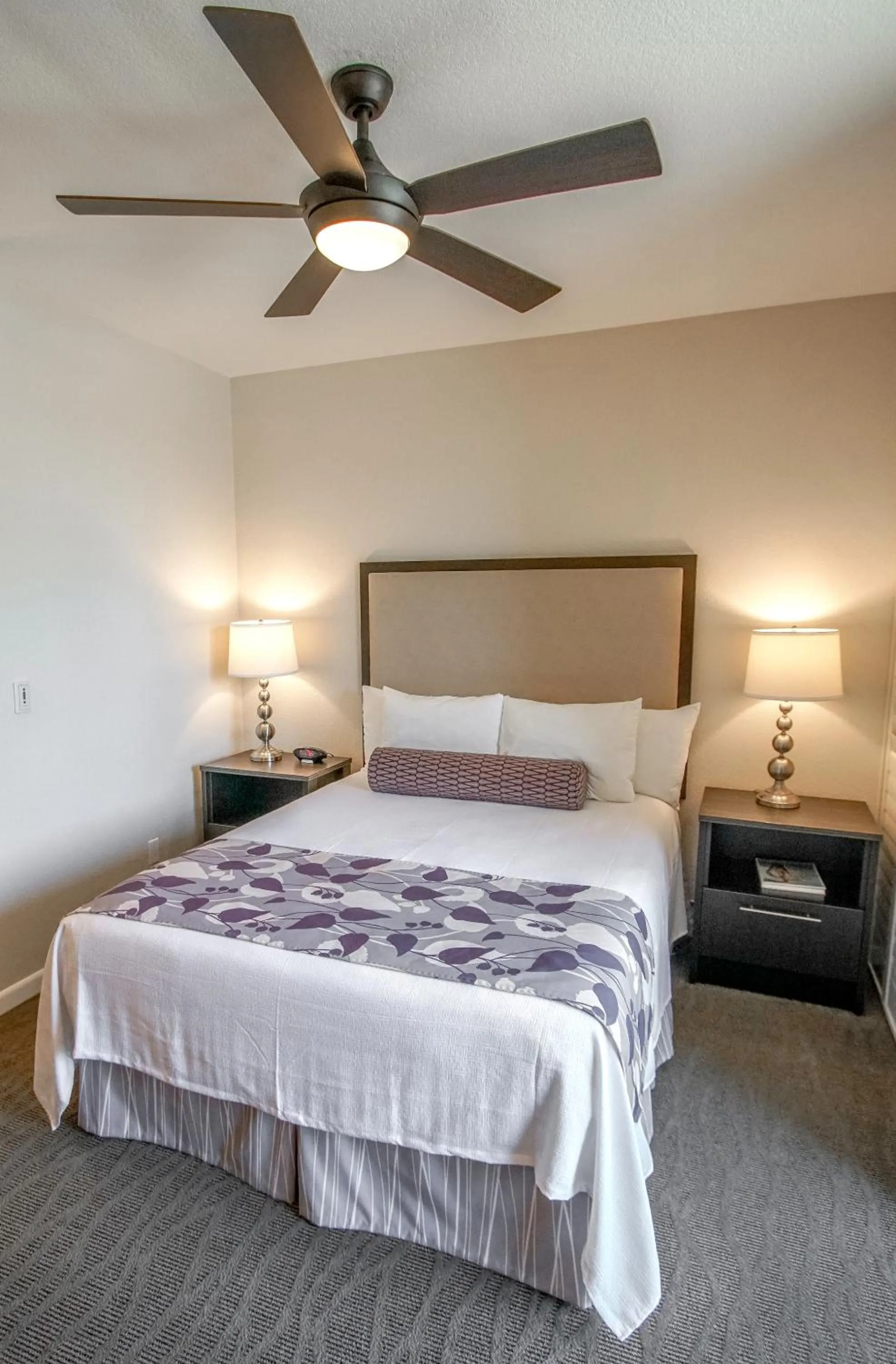 Bed in Palm Springs Tennis Club