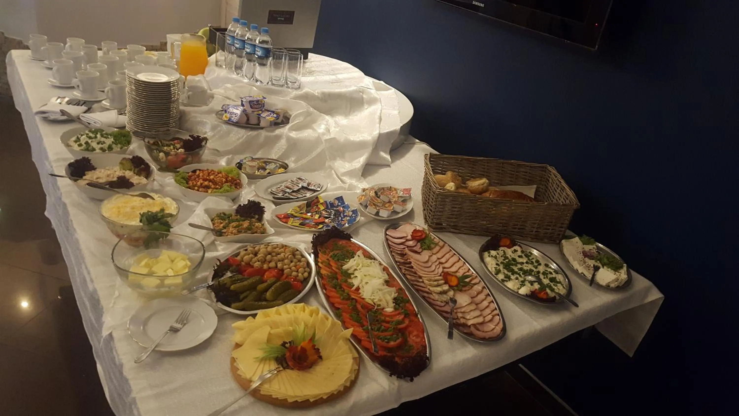 Buffet breakfast in Zajazd Pod Gwiazdami