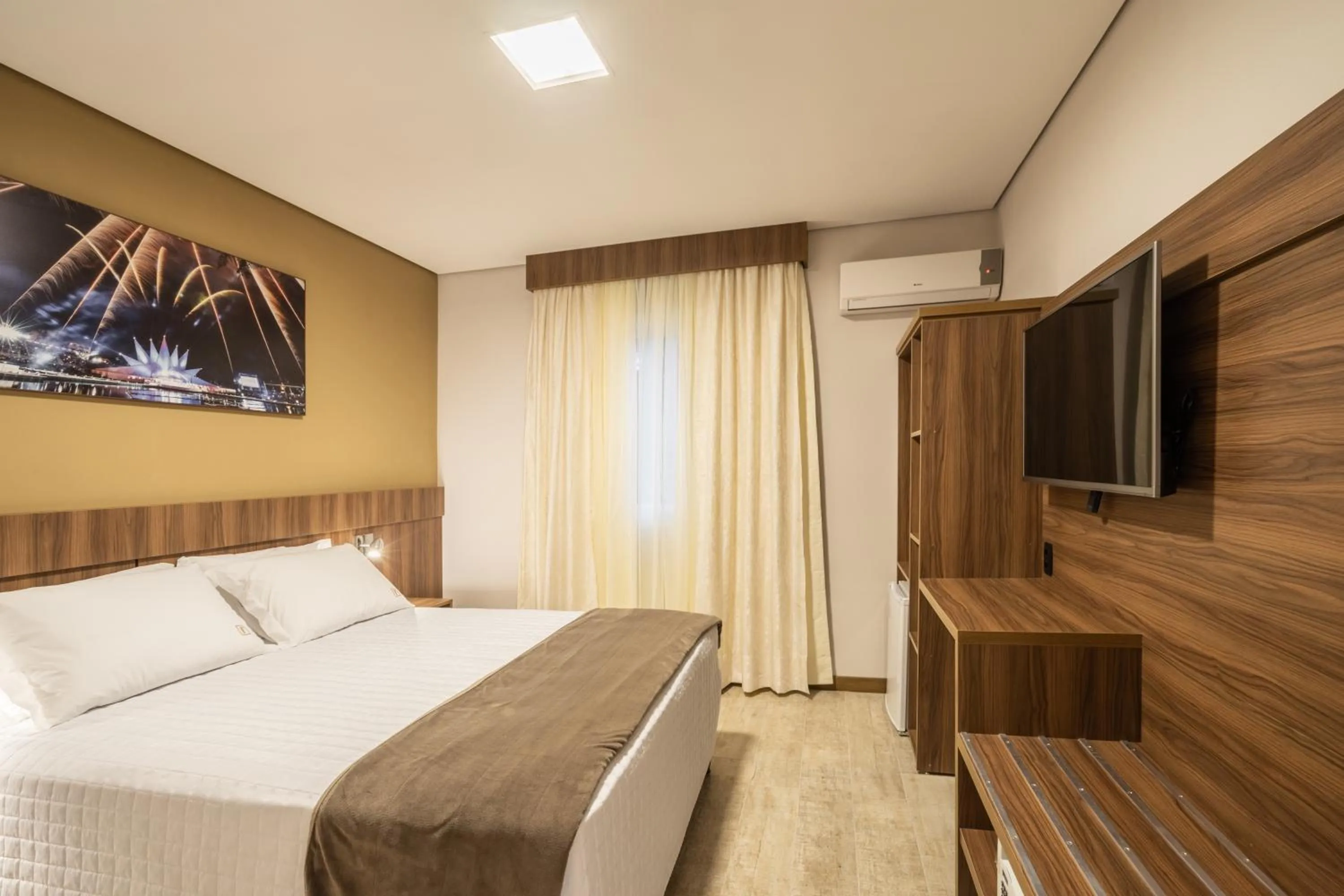 Photo of the whole room, Bed in Hotel Fioreze Primo - 800m da Rua Coberta