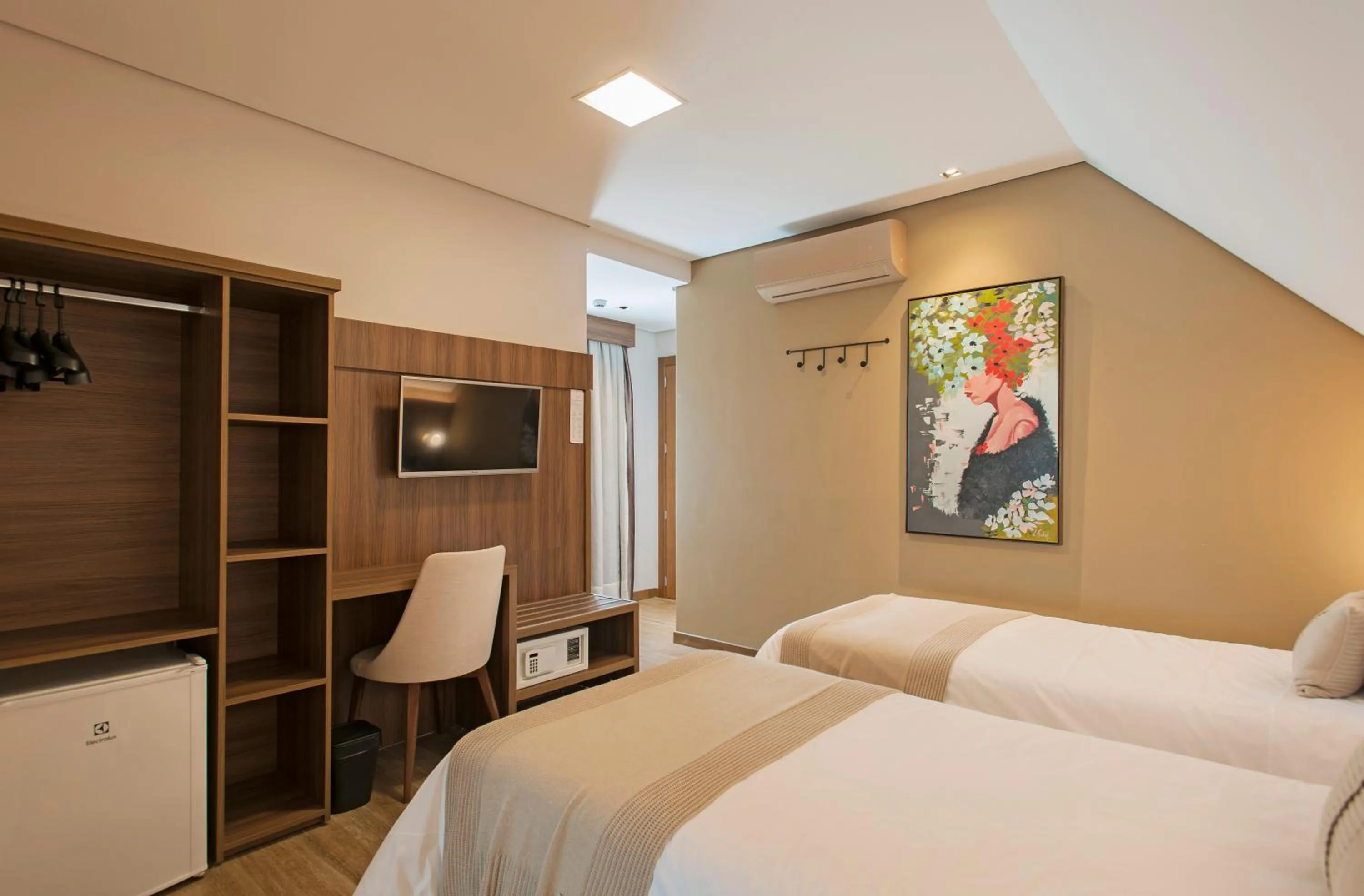 Bedroom, Bed in Hotel Fioreze Primo - 800m da Rua Coberta