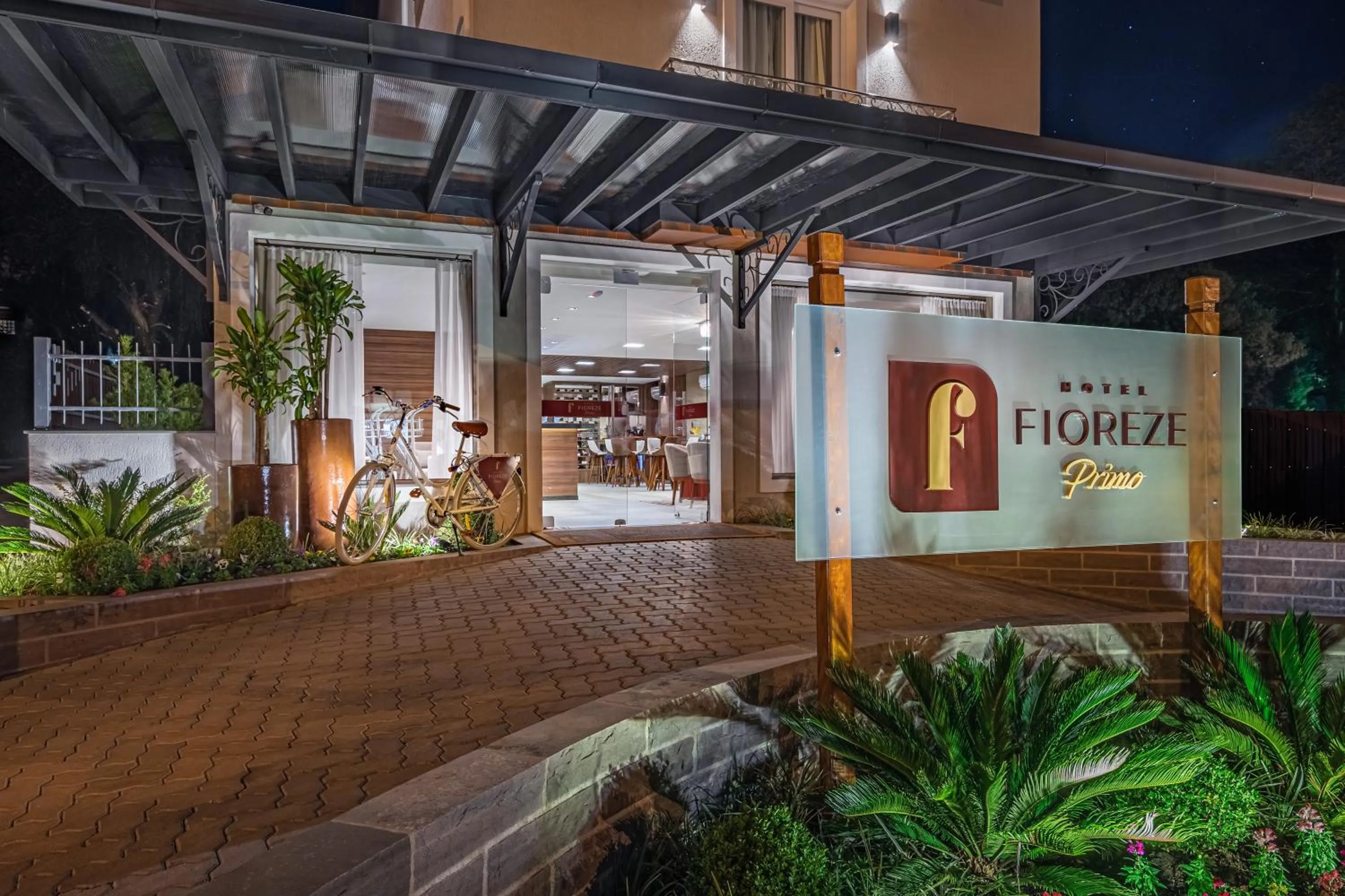 Facade/entrance in Hotel Fioreze Primo - 800m da Rua Coberta