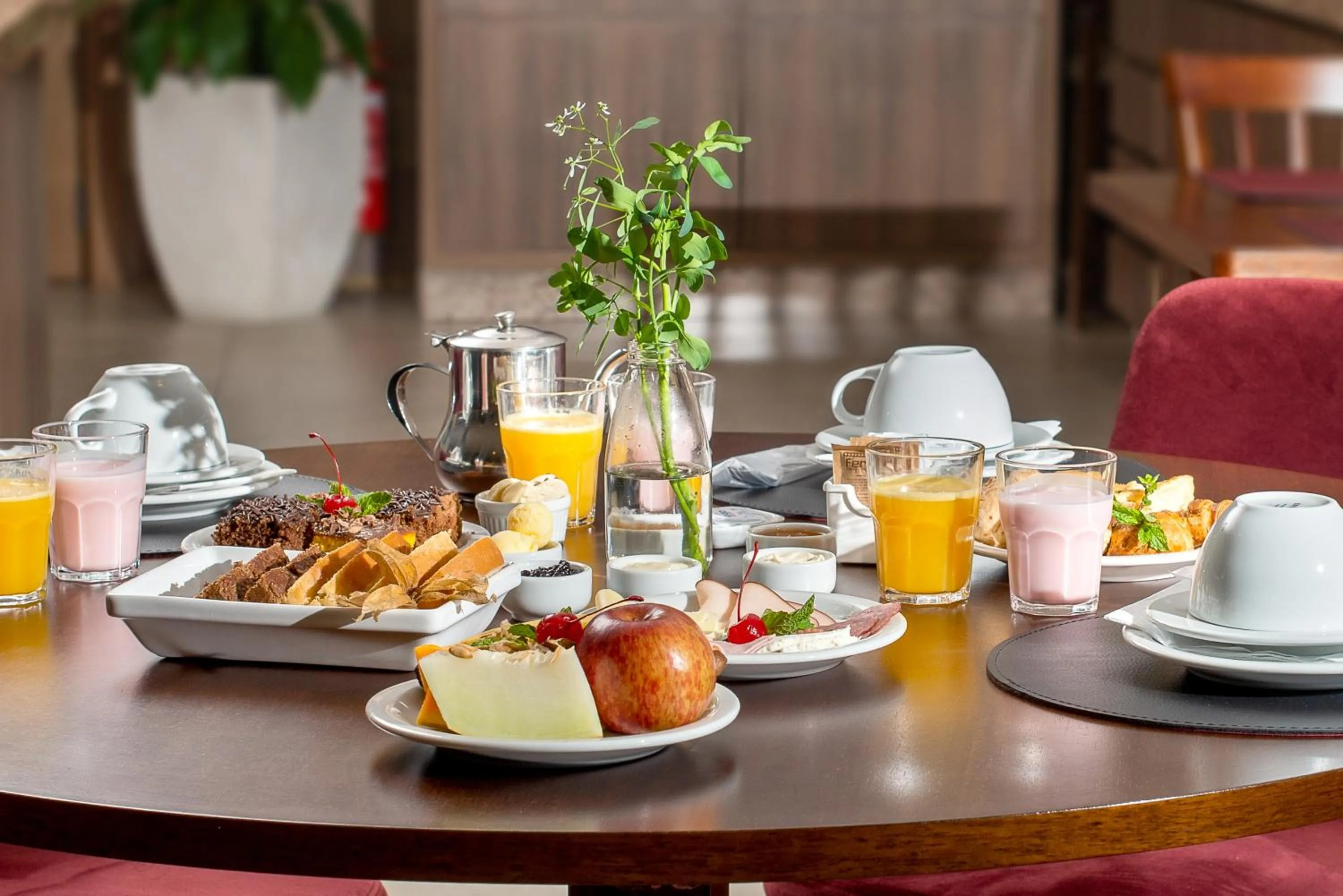 Buffet breakfast in Hotel Fioreze Primo - 800m da Rua Coberta