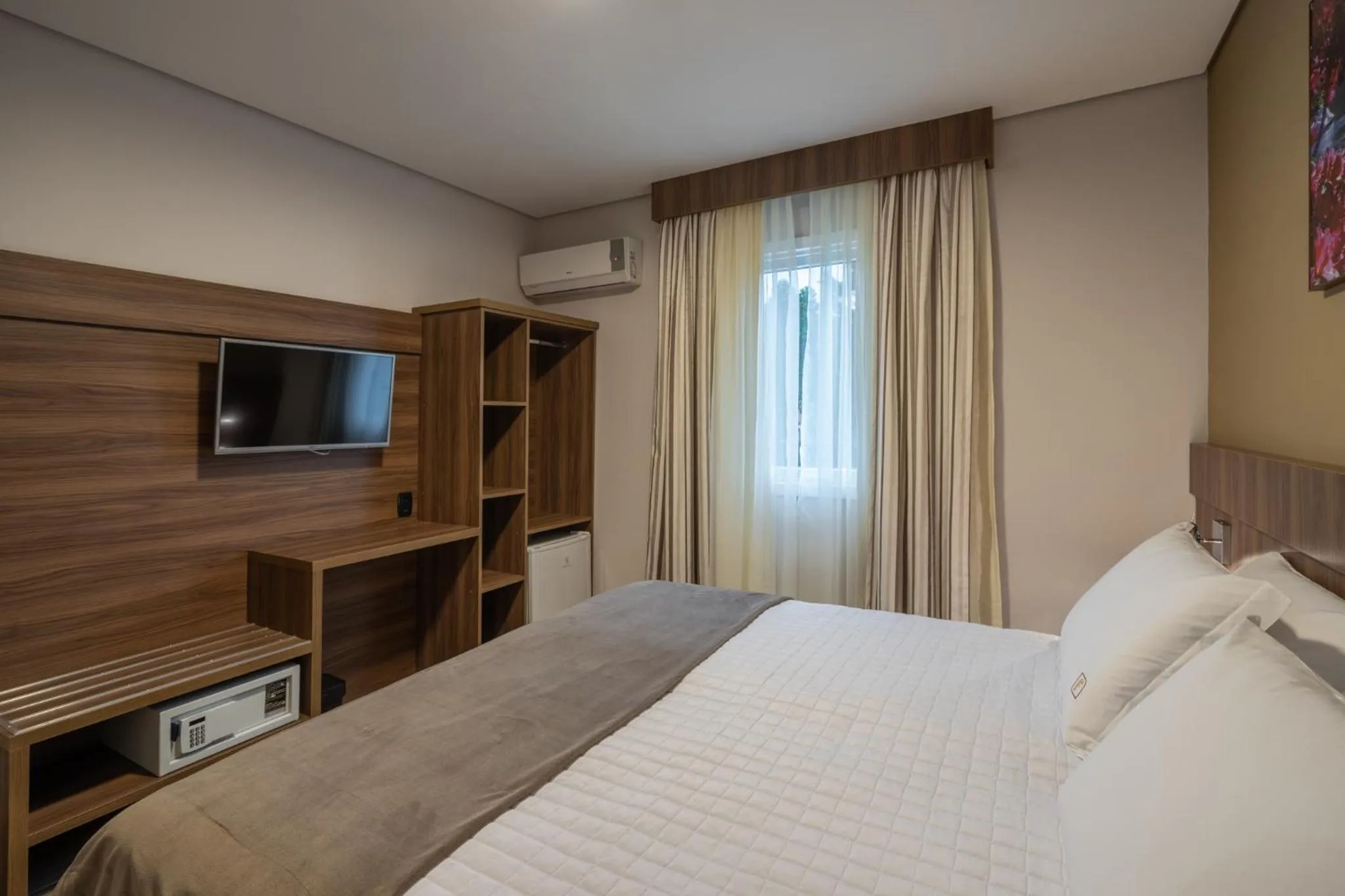 Bedroom, Bed in Hotel Fioreze Primo - 800m da Rua Coberta