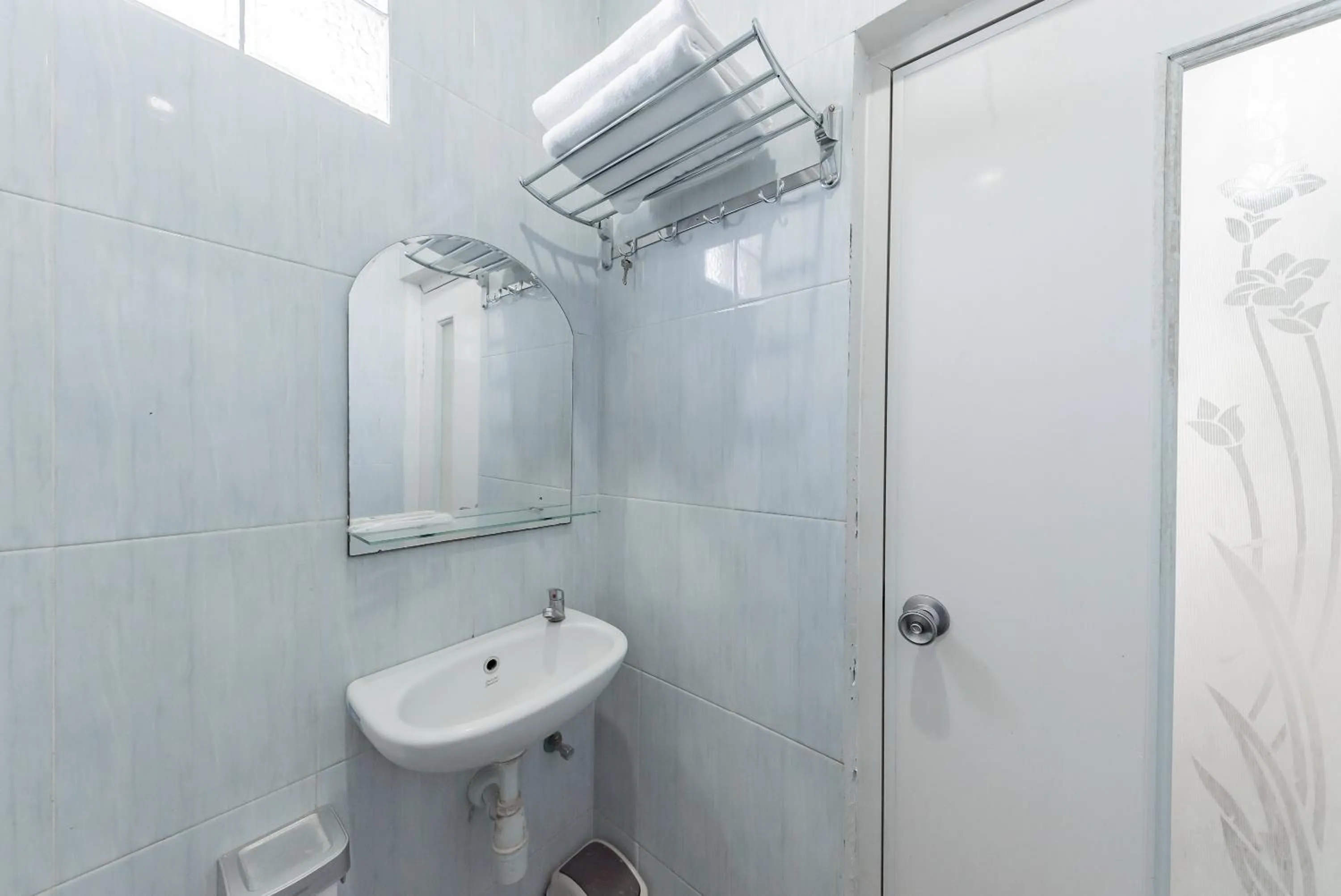 Bathroom in RedDoorz near Pasar Baru Bandung