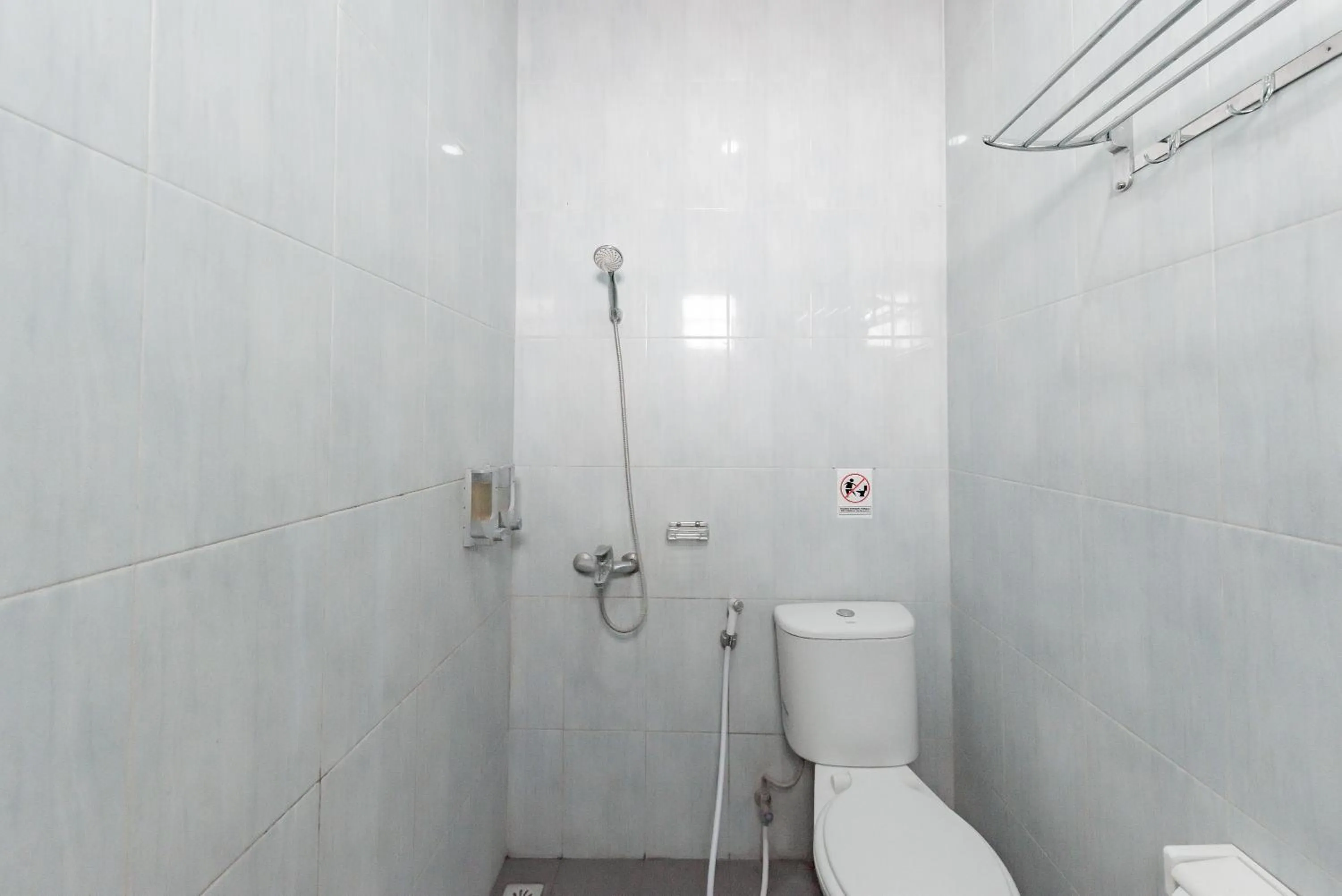 Bathroom in RedDoorz near Pasar Baru Bandung