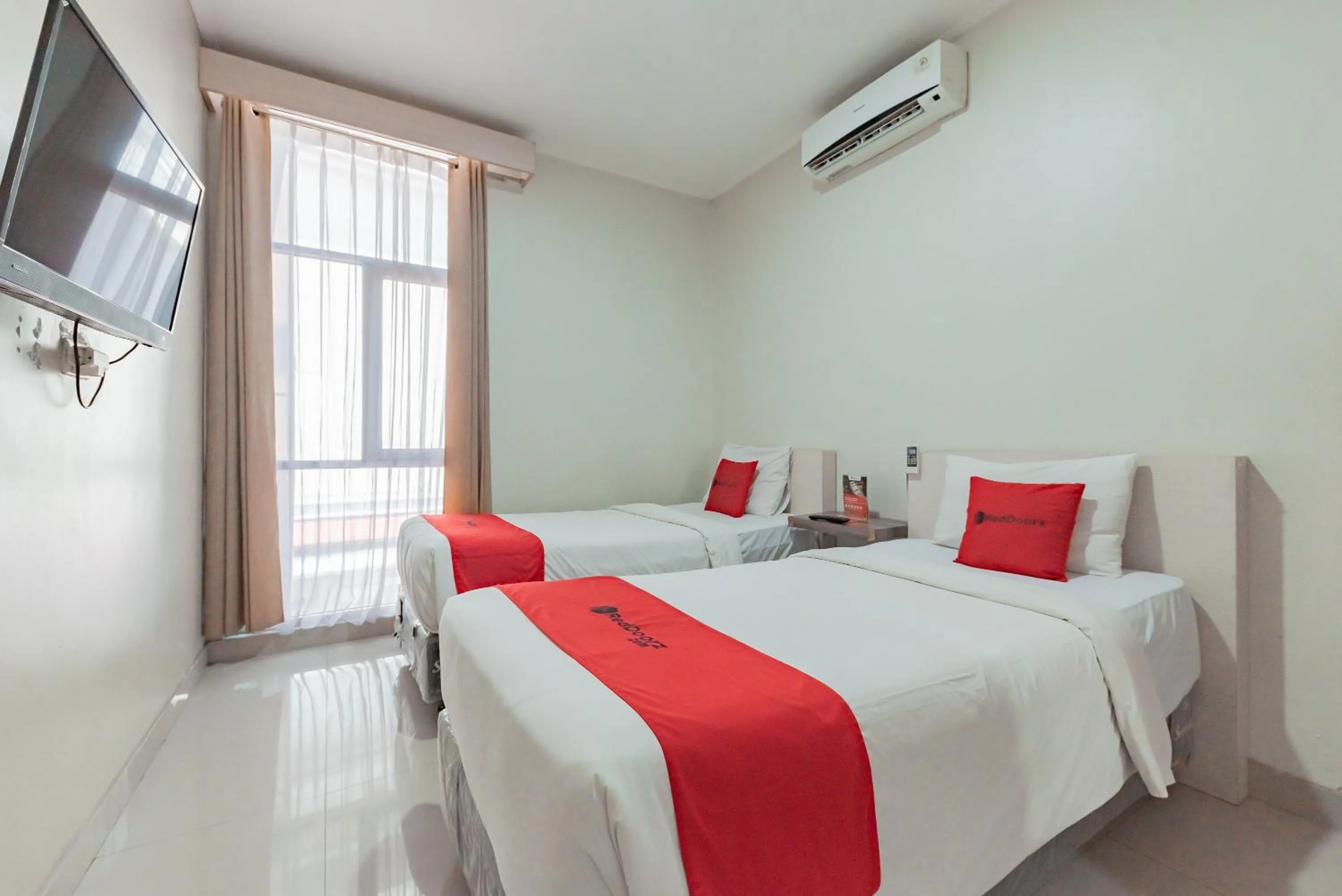 Bed in RedDoorz near Pasar Baru Bandung