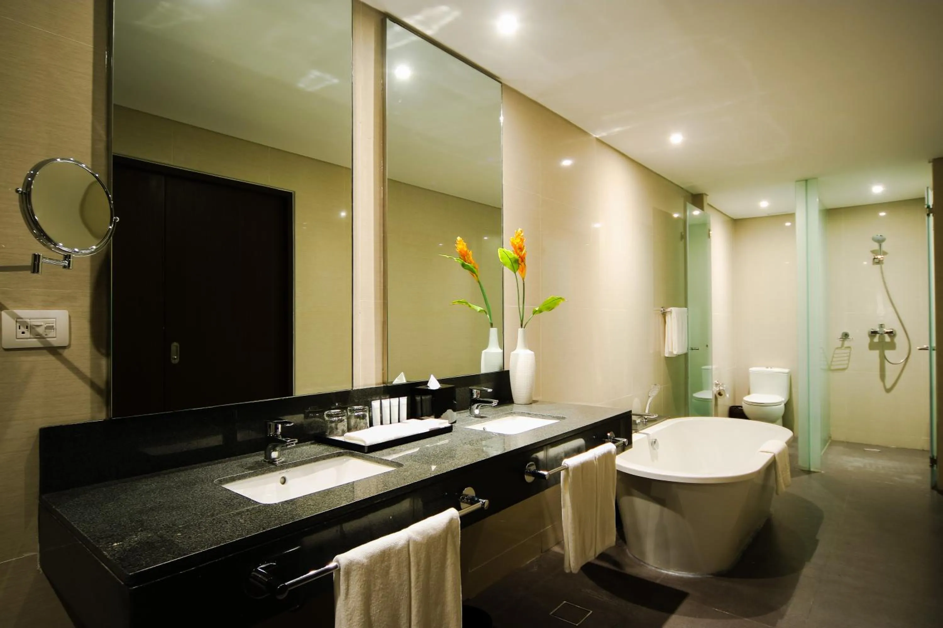 Shower in Hotel Lucky Chinatown Binondo Manila