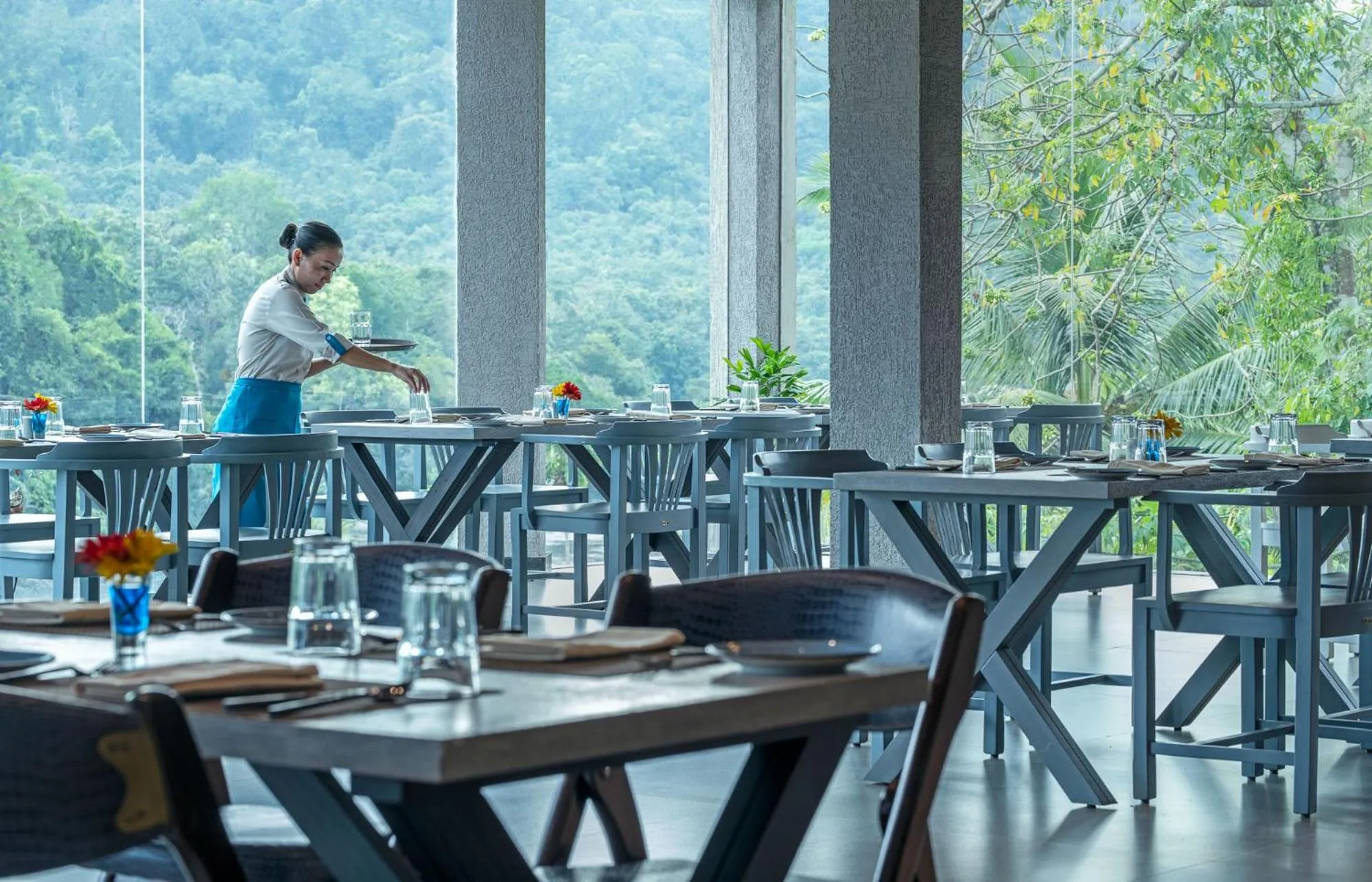 Restaurant/places to eat in Niraamaya Retreats Samroha Athirappilly