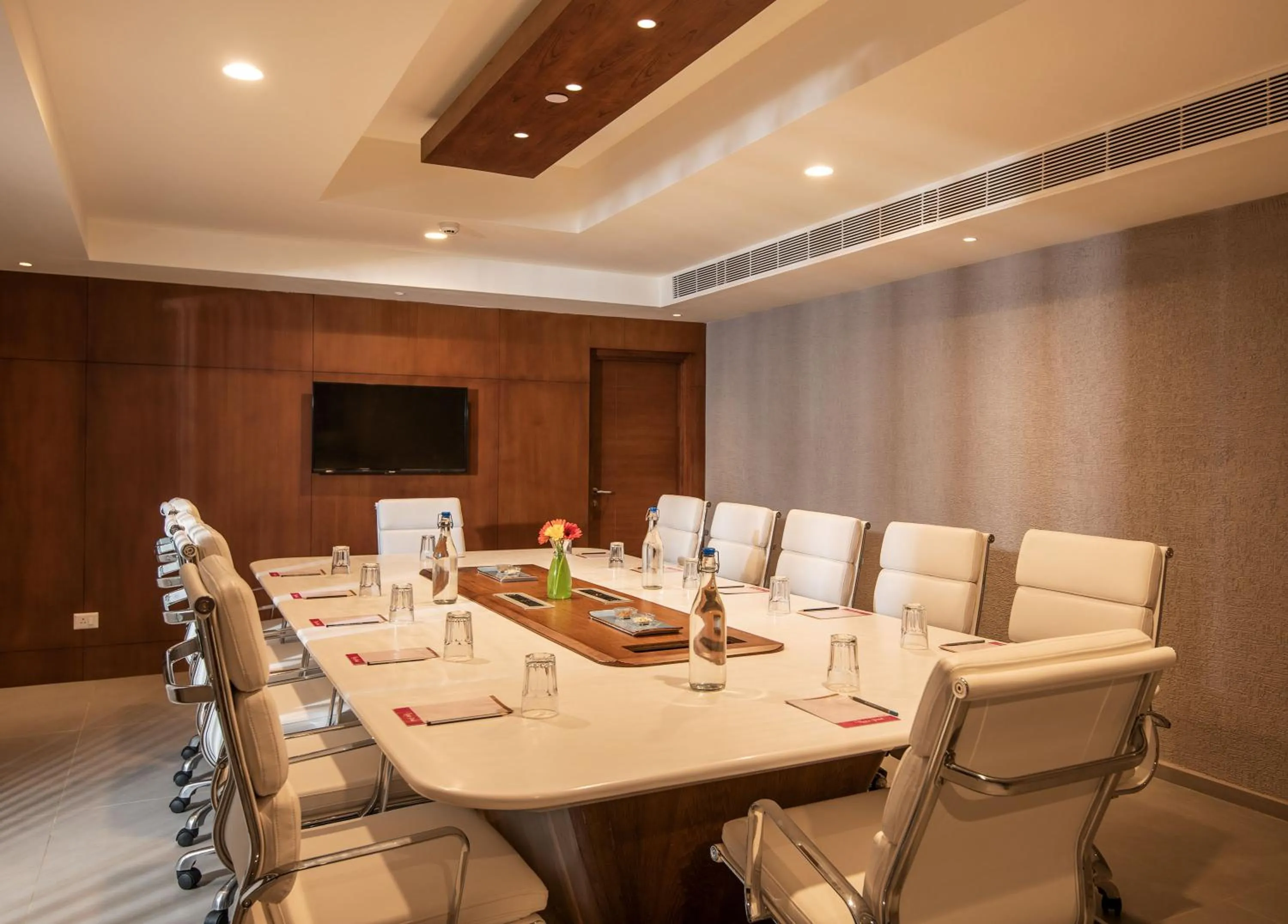 Meeting/conference room in Niraamaya Retreats Samroha Athirappilly