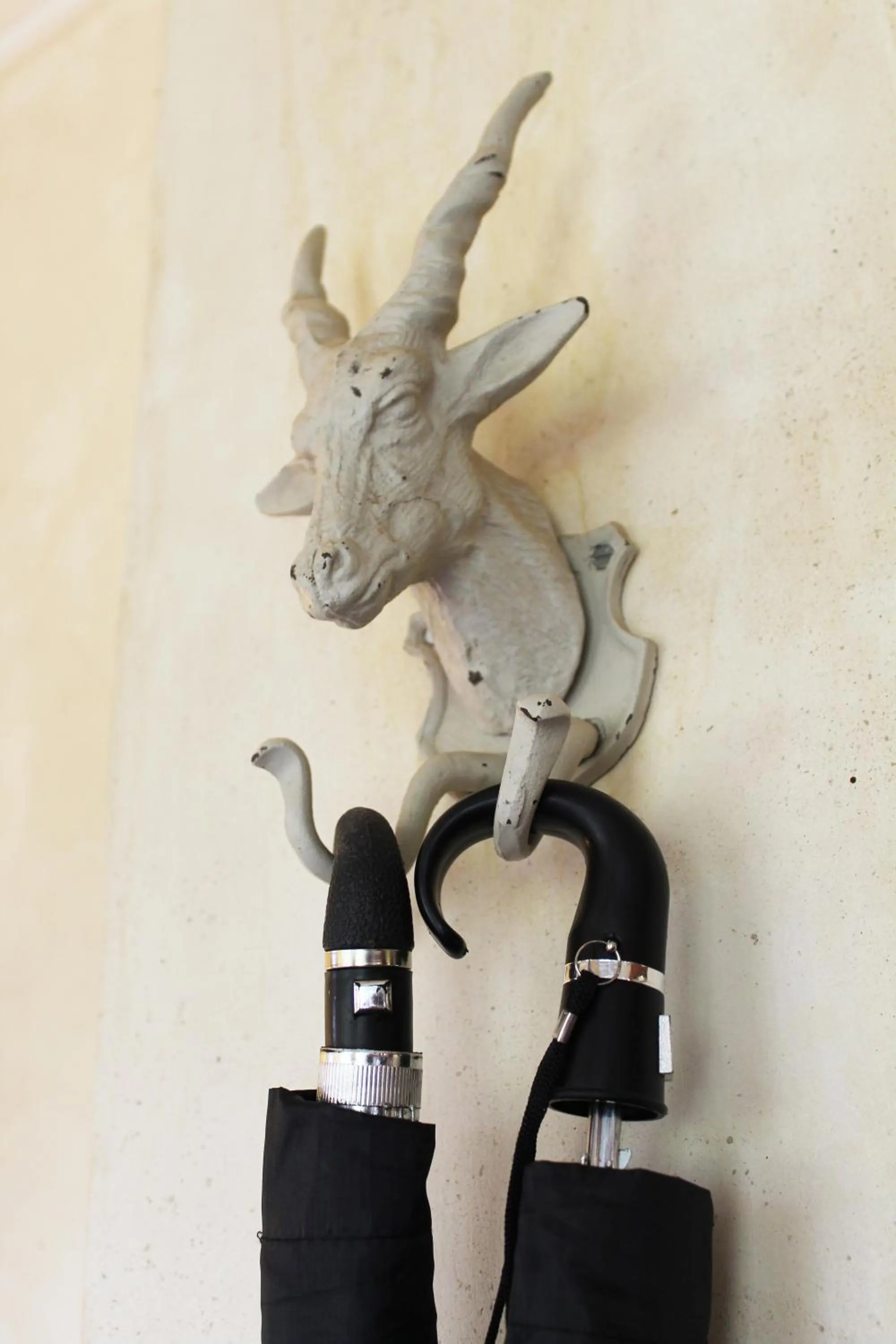 Decorative detail in Arumvale Country Retreat