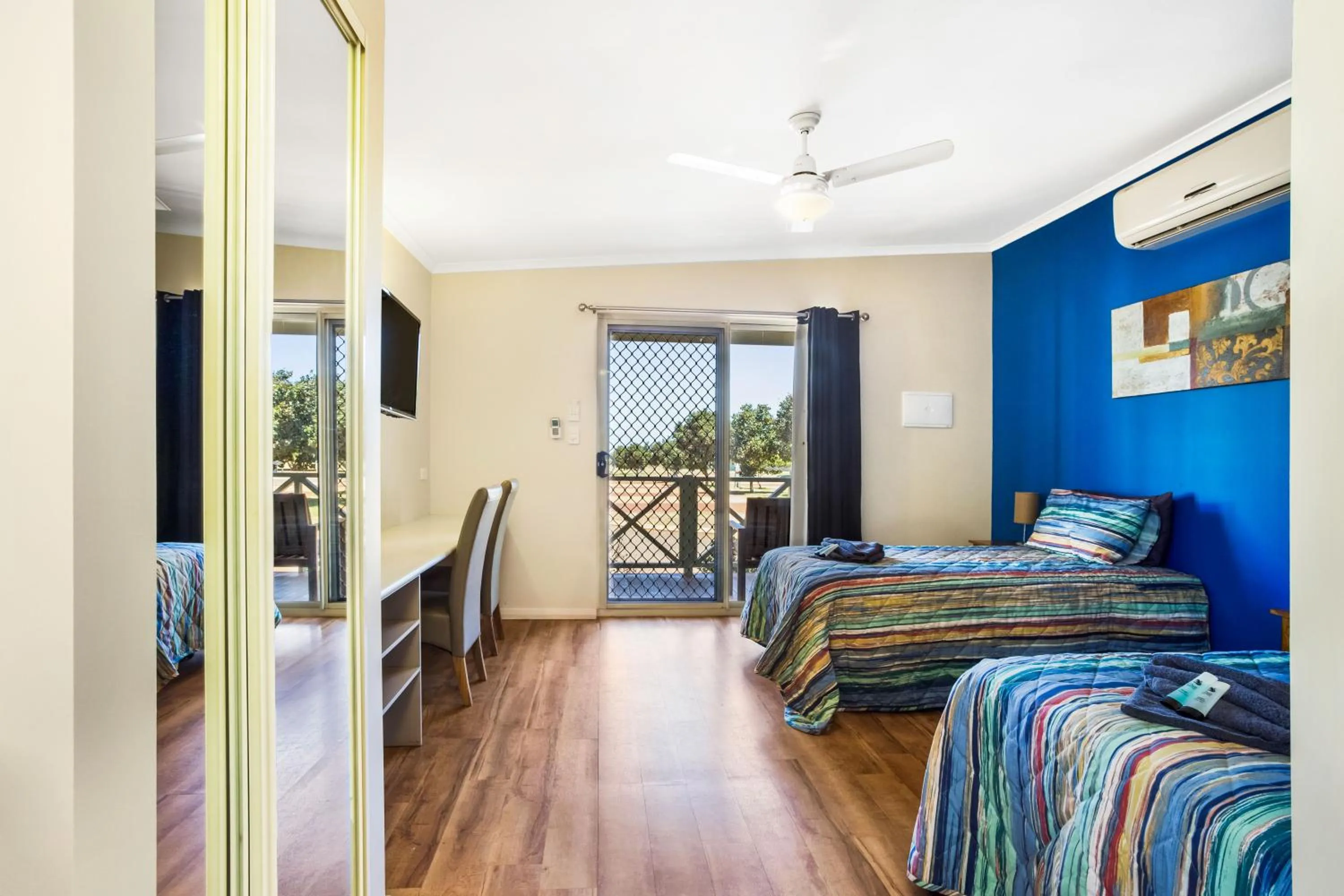 Photo of the whole room, Bed in The Cove Holiday Village