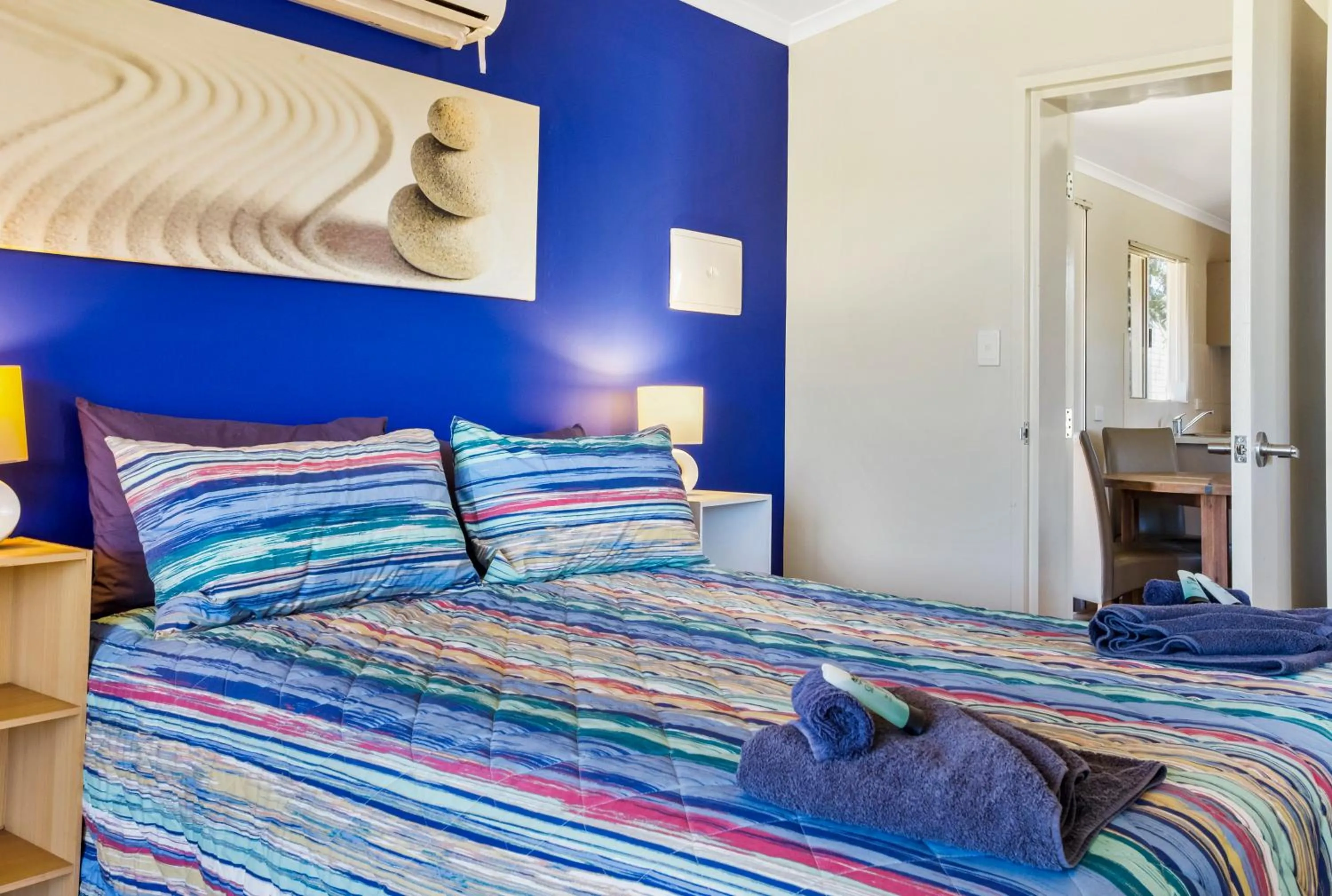 Bed in The Cove Holiday Village