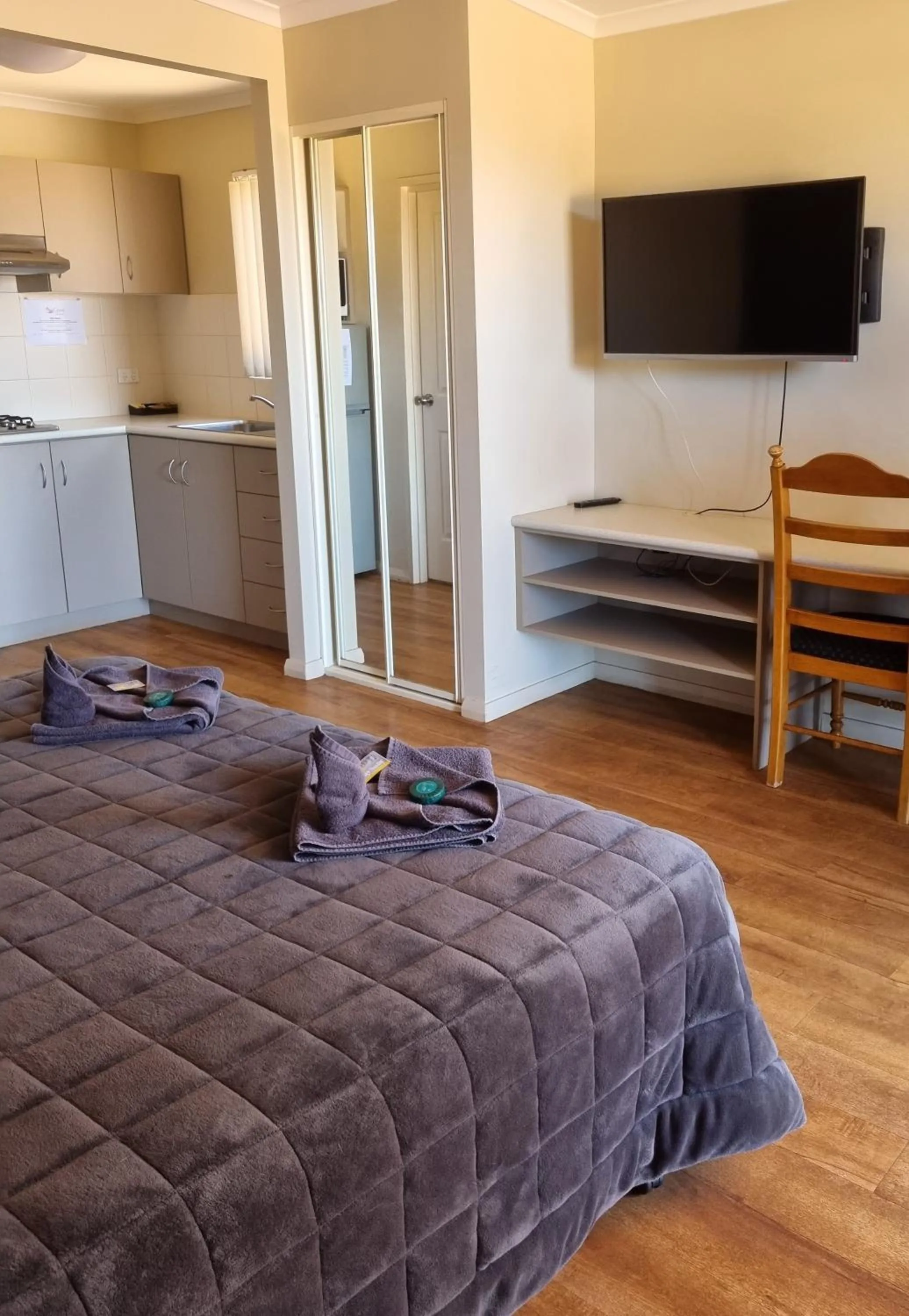 Living room, Bed in The Cove Holiday Village