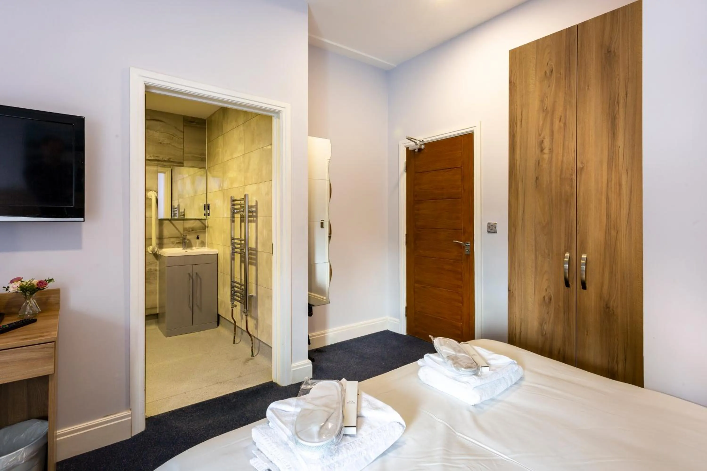 Bed in Wellesley Hotel