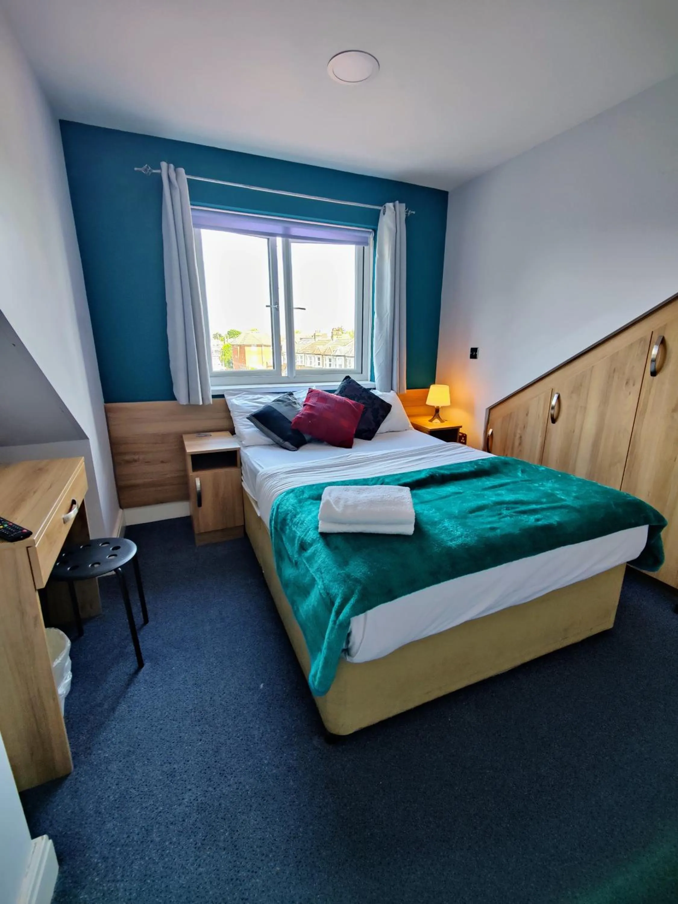 Bed in Wellesley Hotel