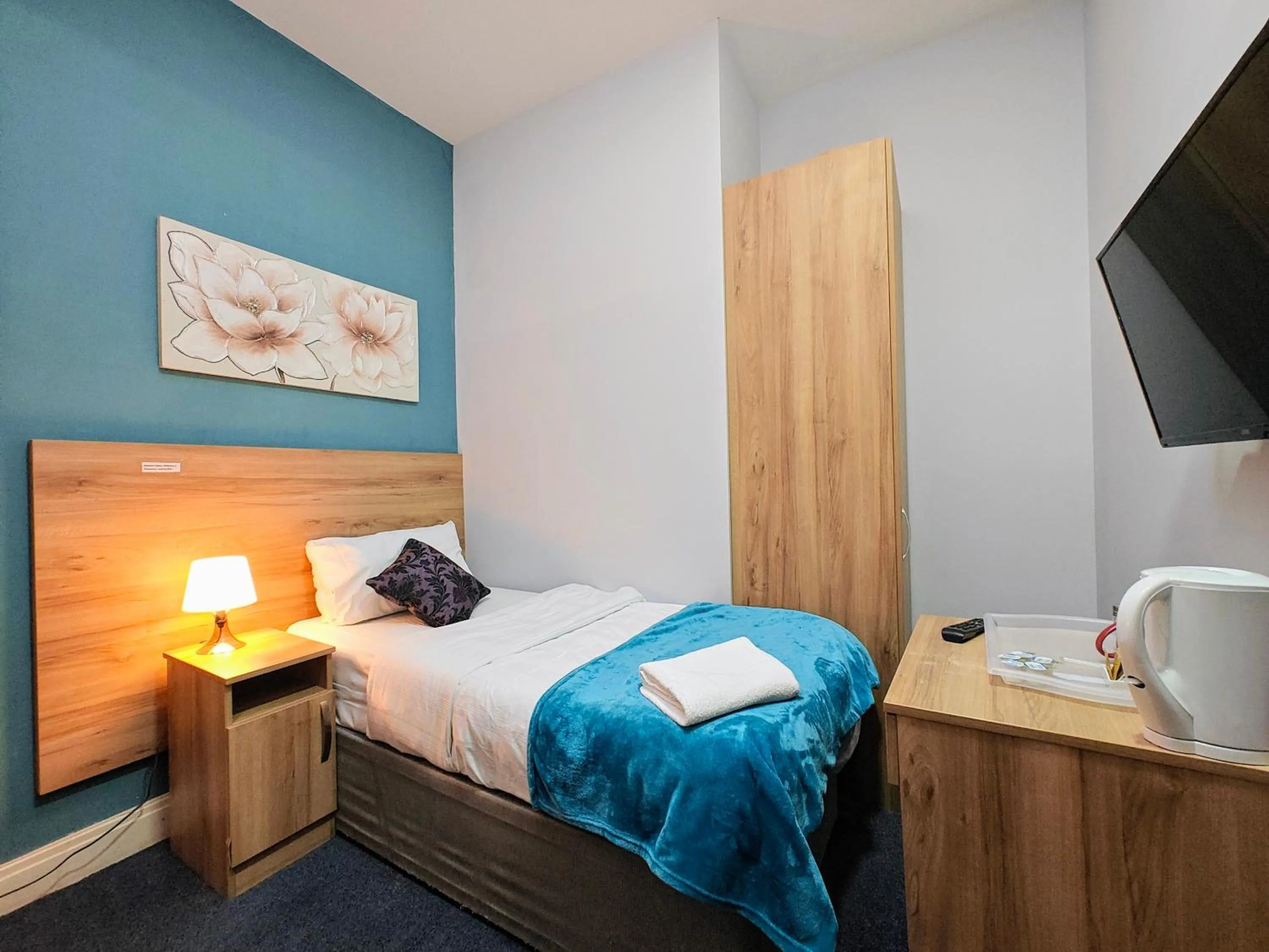 Bed in Wellesley Hotel