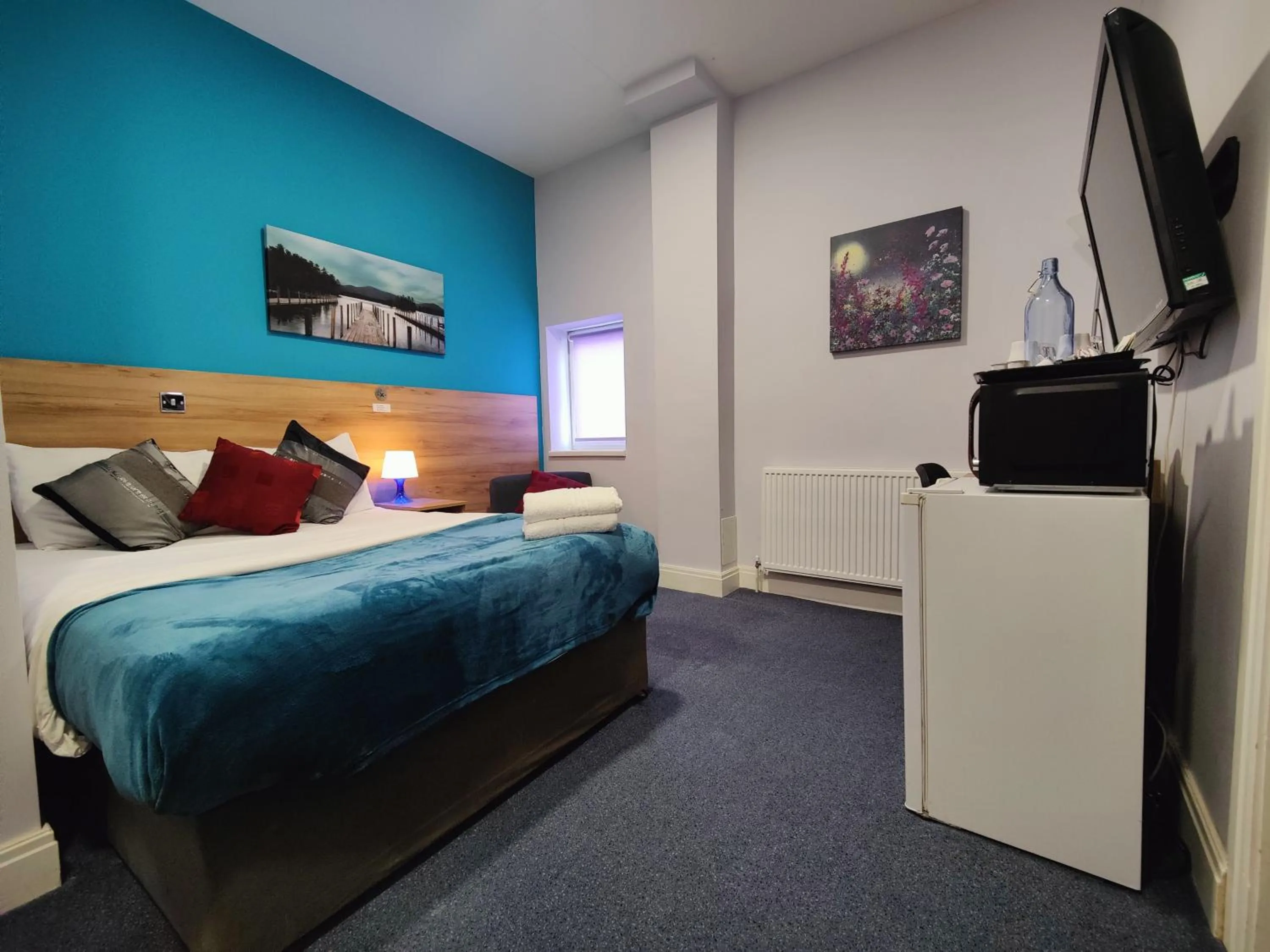 Bed in Wellesley Hotel