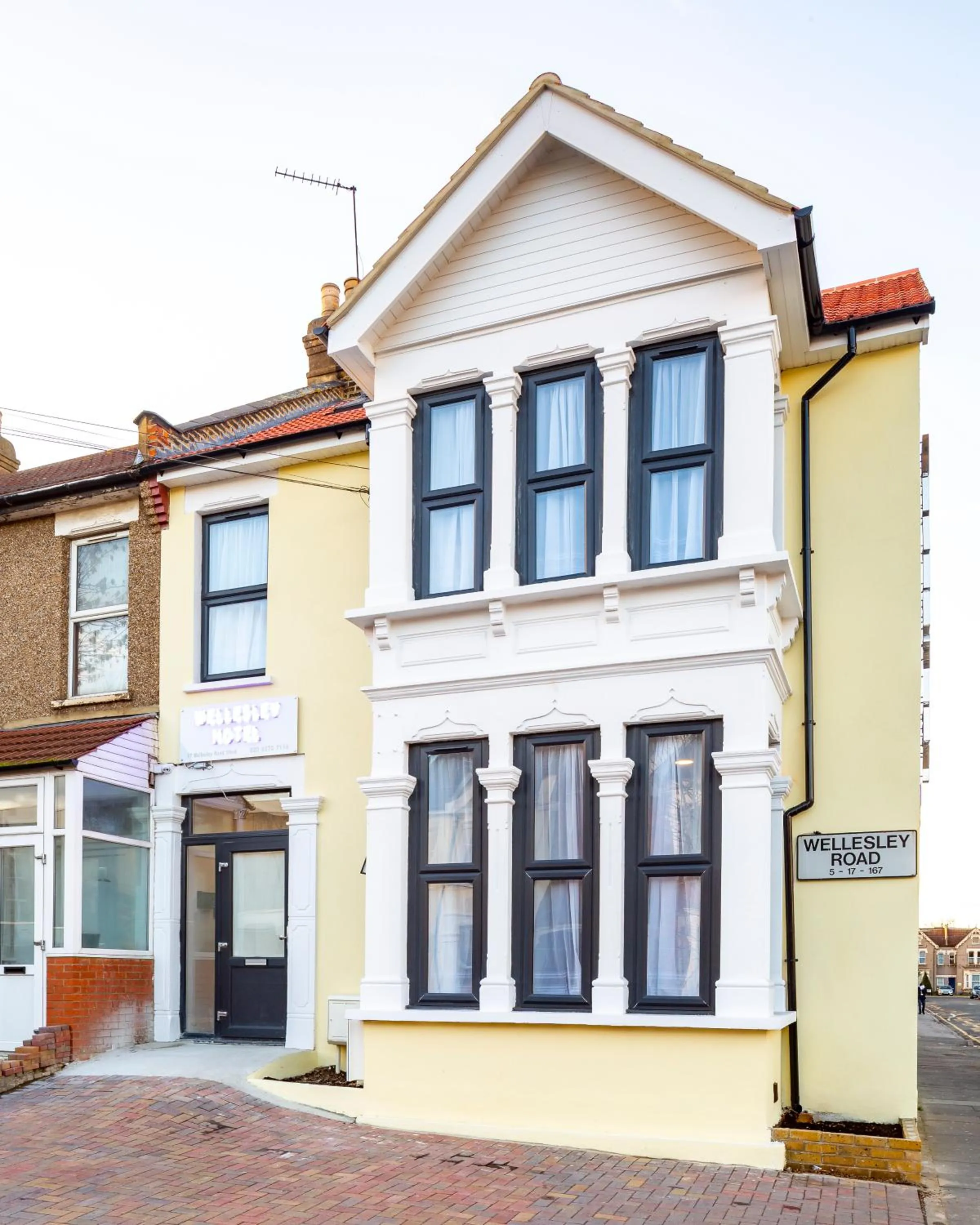 Property building in Wellesley Hotel