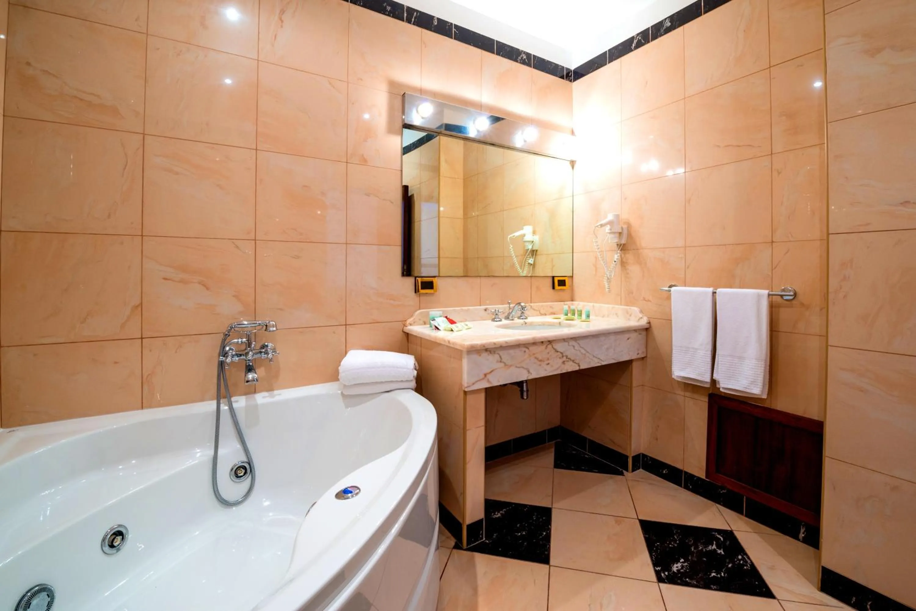 Hot Tub in TH Cinisi - Florio Park Hotel