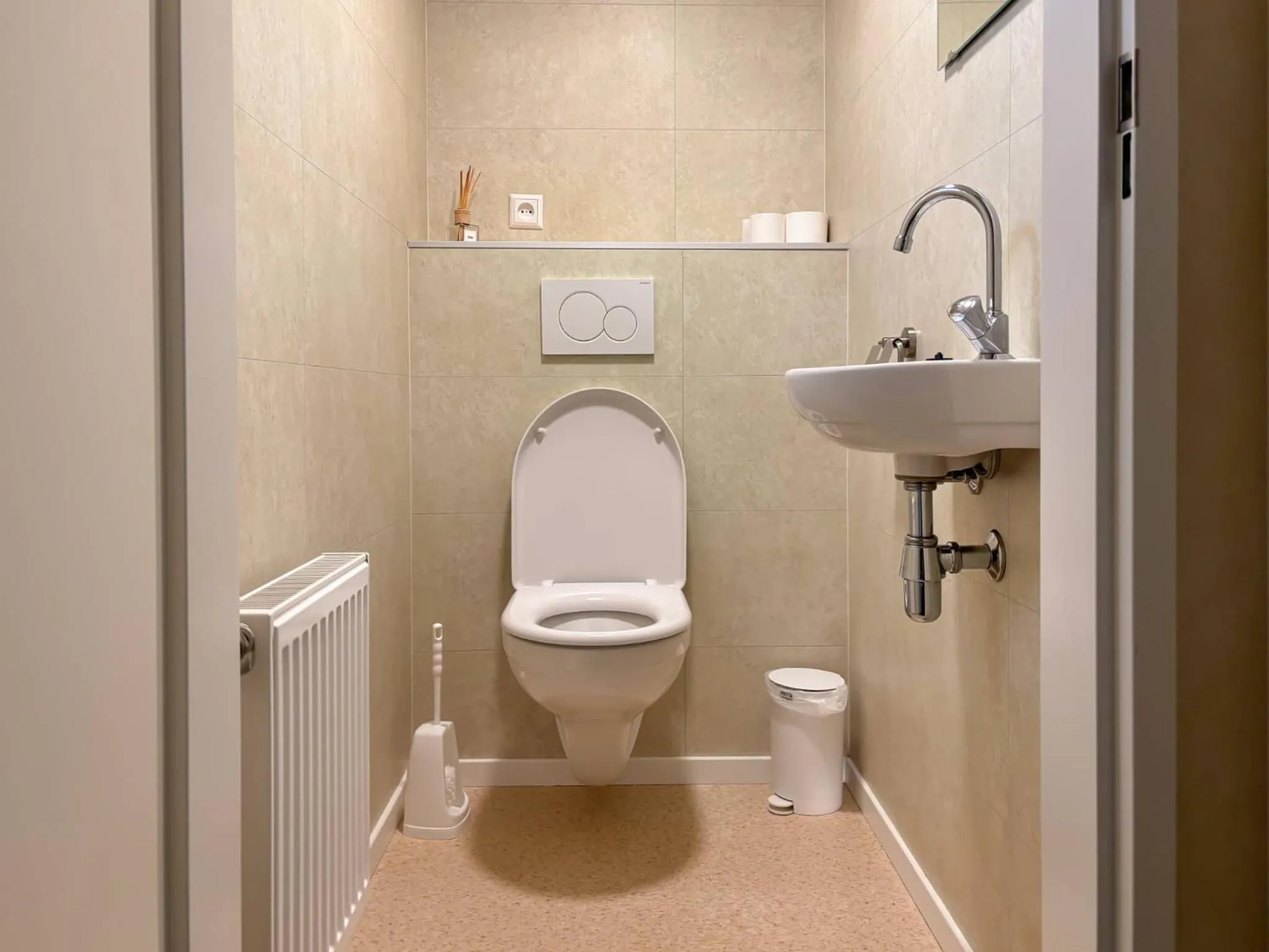 Toilet in VISSERSLUST Rooms, Apartments and Houseboats