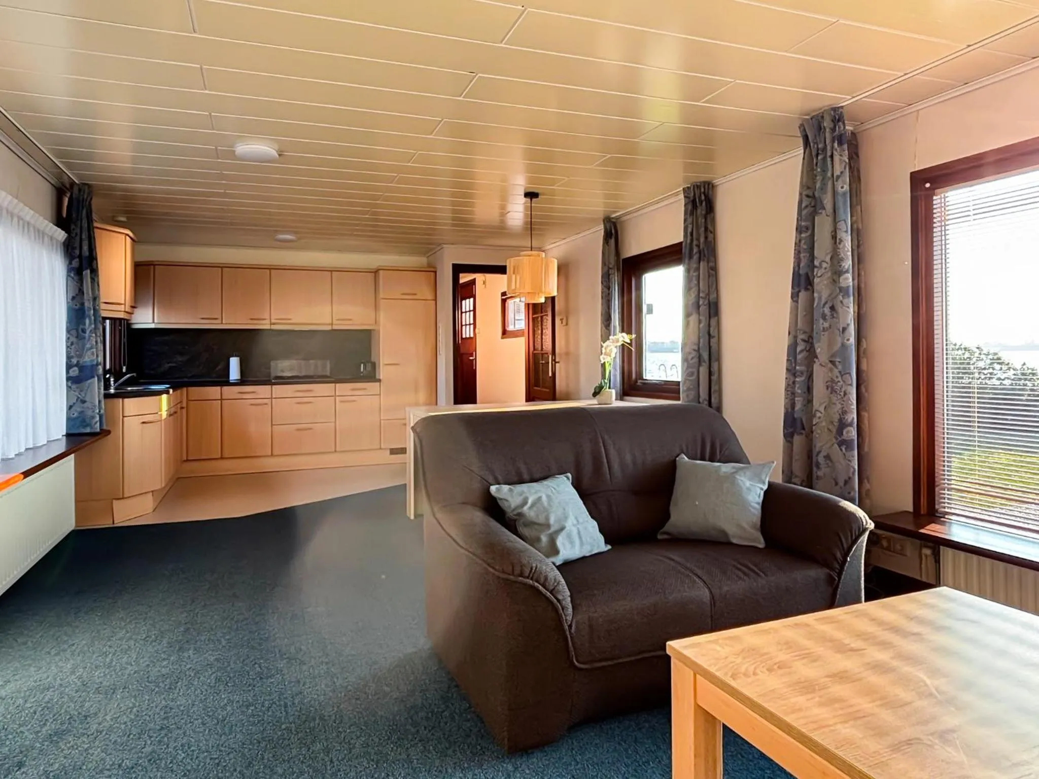 Kitchen or kitchenette in VISSERSLUST Rooms, Apartments and Houseboats