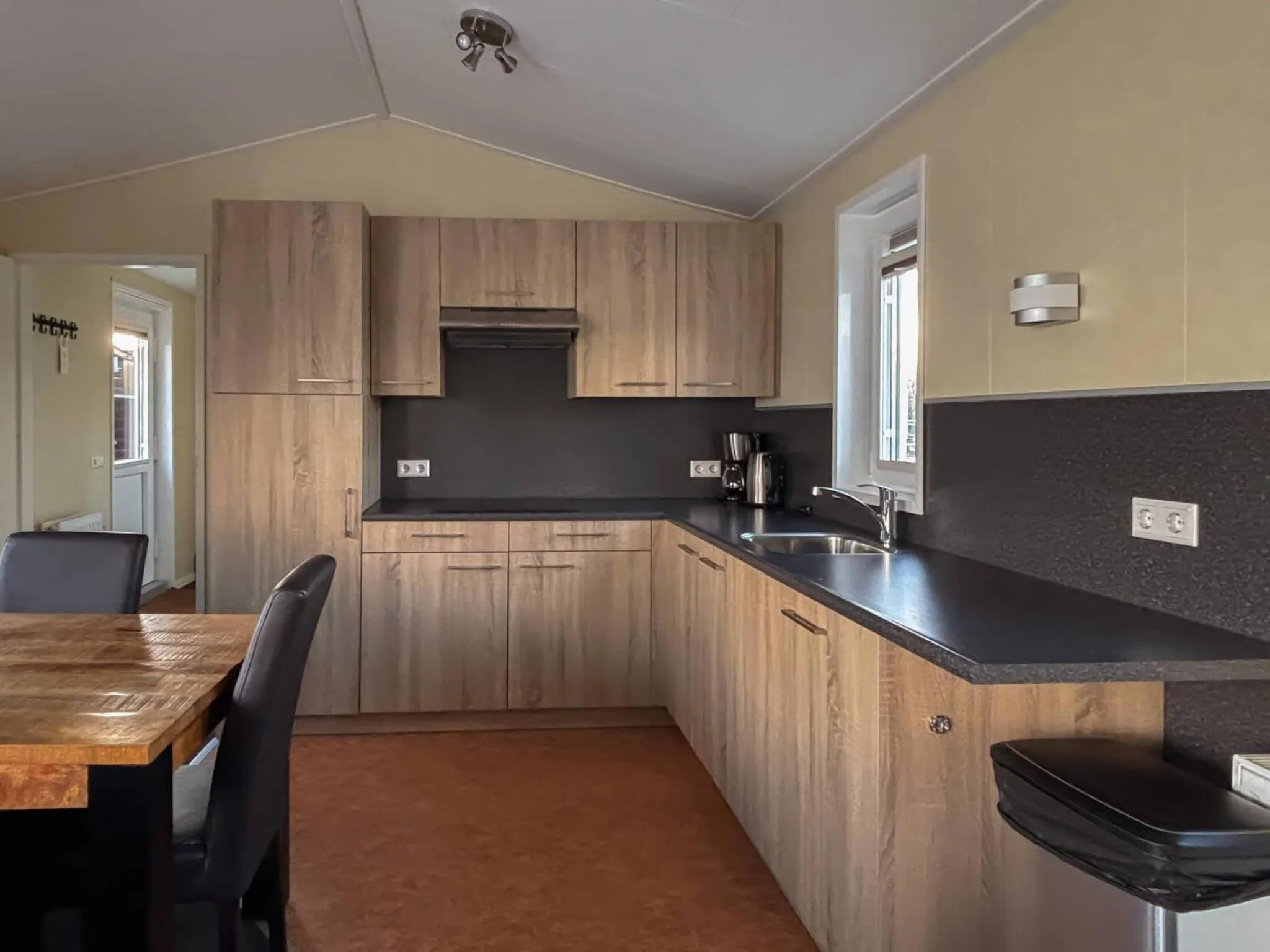 Kitchen or kitchenette in VISSERSLUST Rooms, Apartments and Houseboats