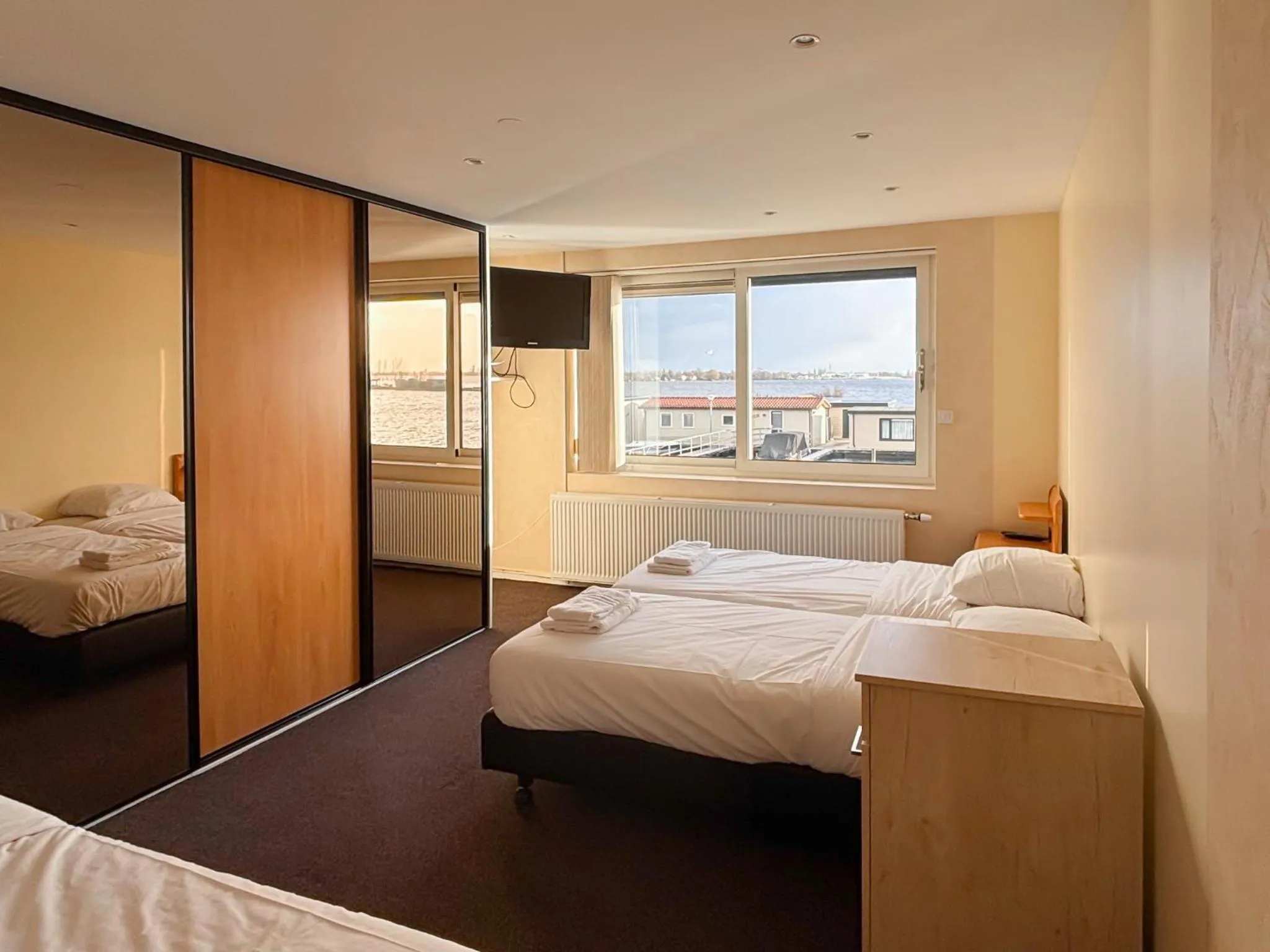 Bed in VISSERSLUST Rooms, Apartments and Houseboats