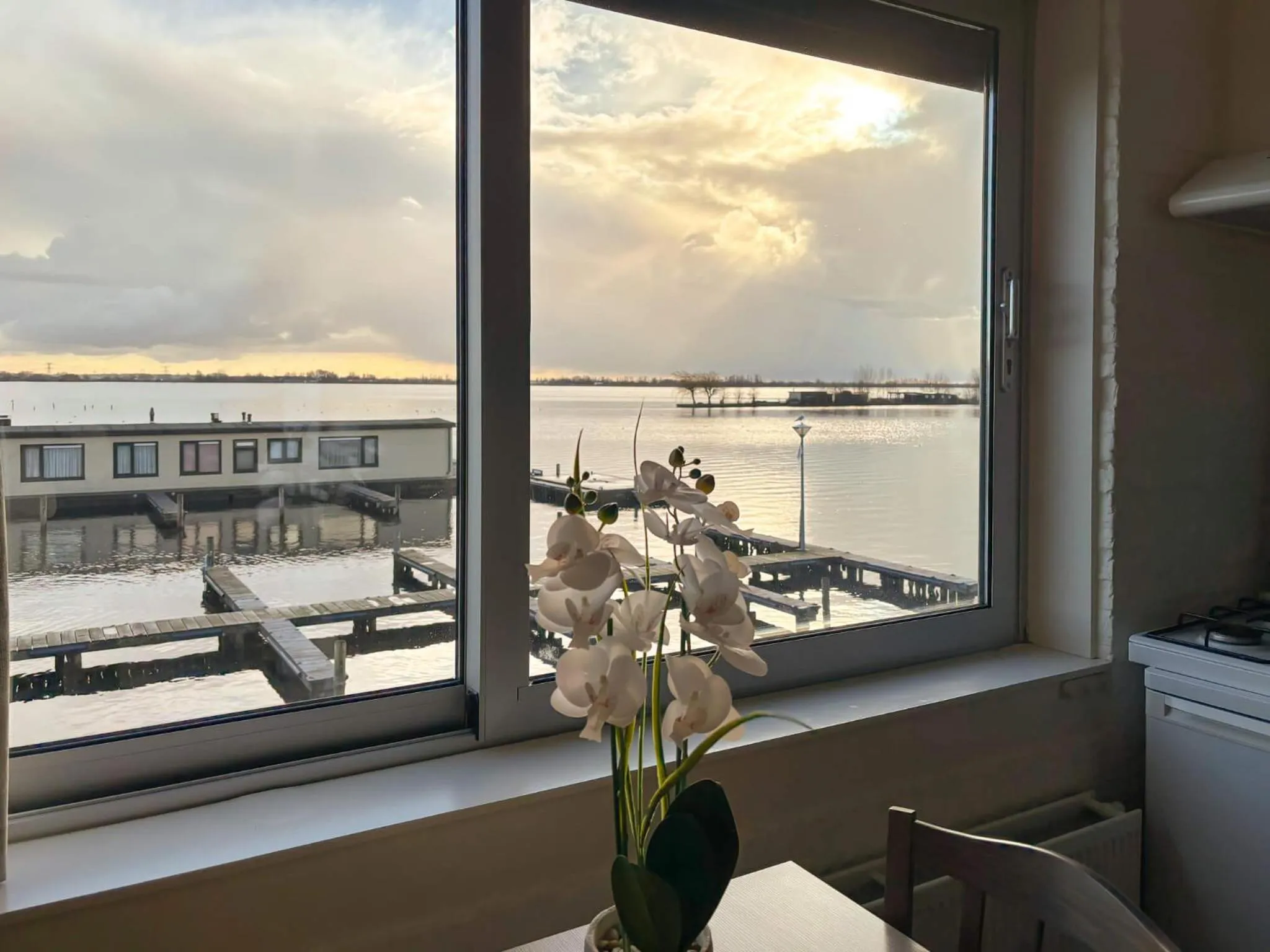 Lake view in VISSERSLUST Rooms, Apartments and Houseboats
