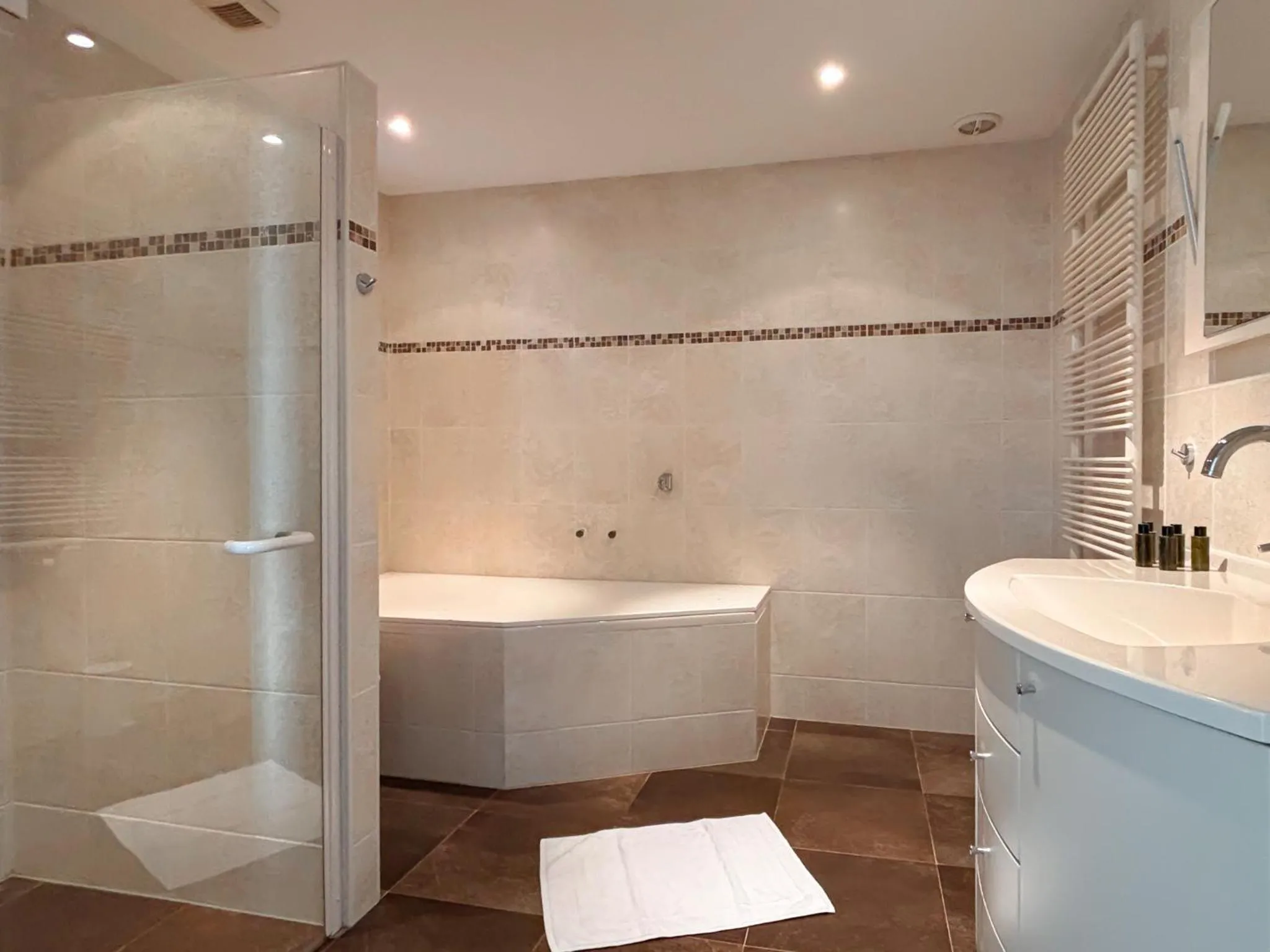 Shower in VISSERSLUST Rooms, Apartments and Houseboats