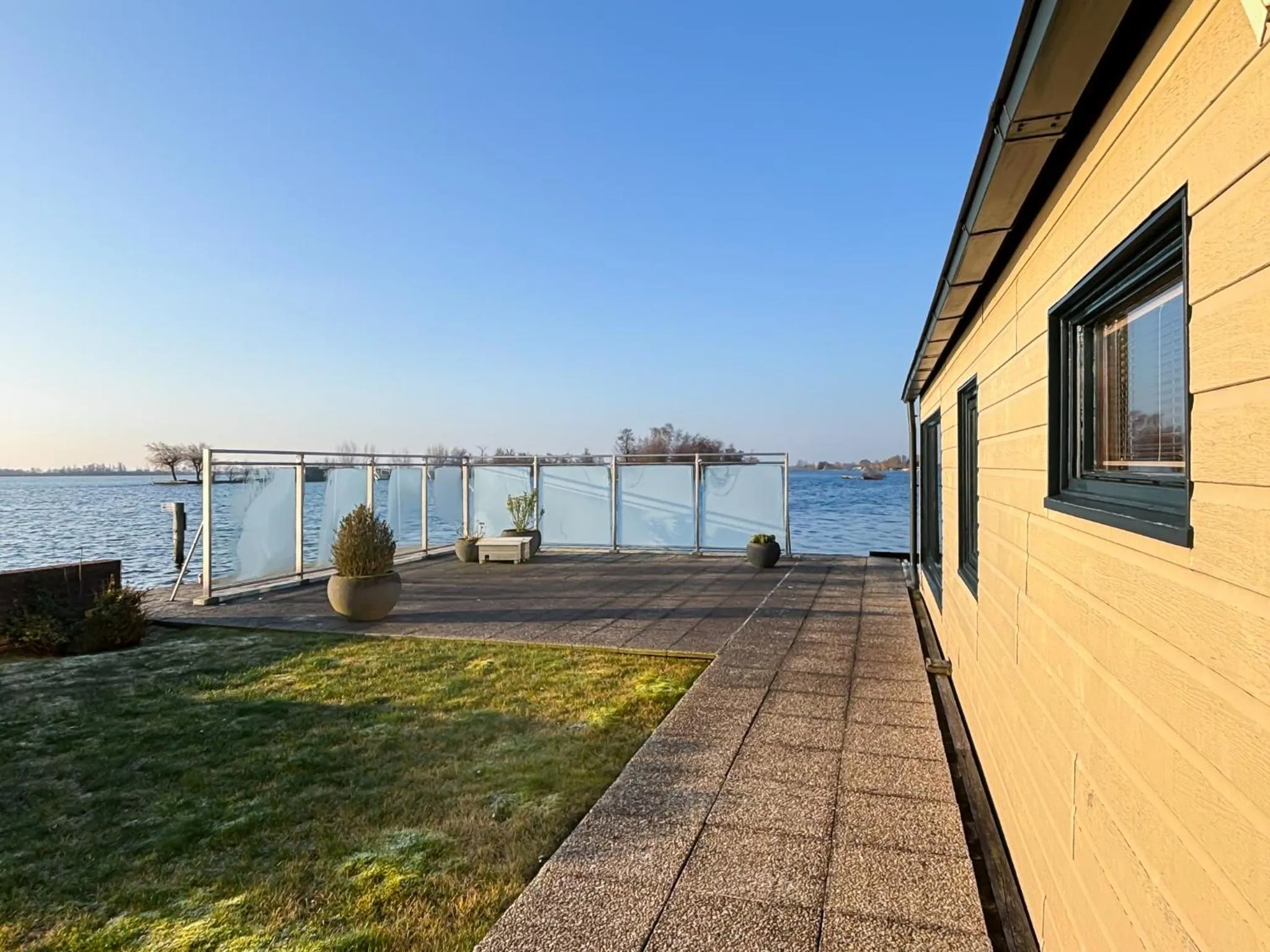 Natural landscape in VISSERSLUST Rooms, Apartments and Houseboats