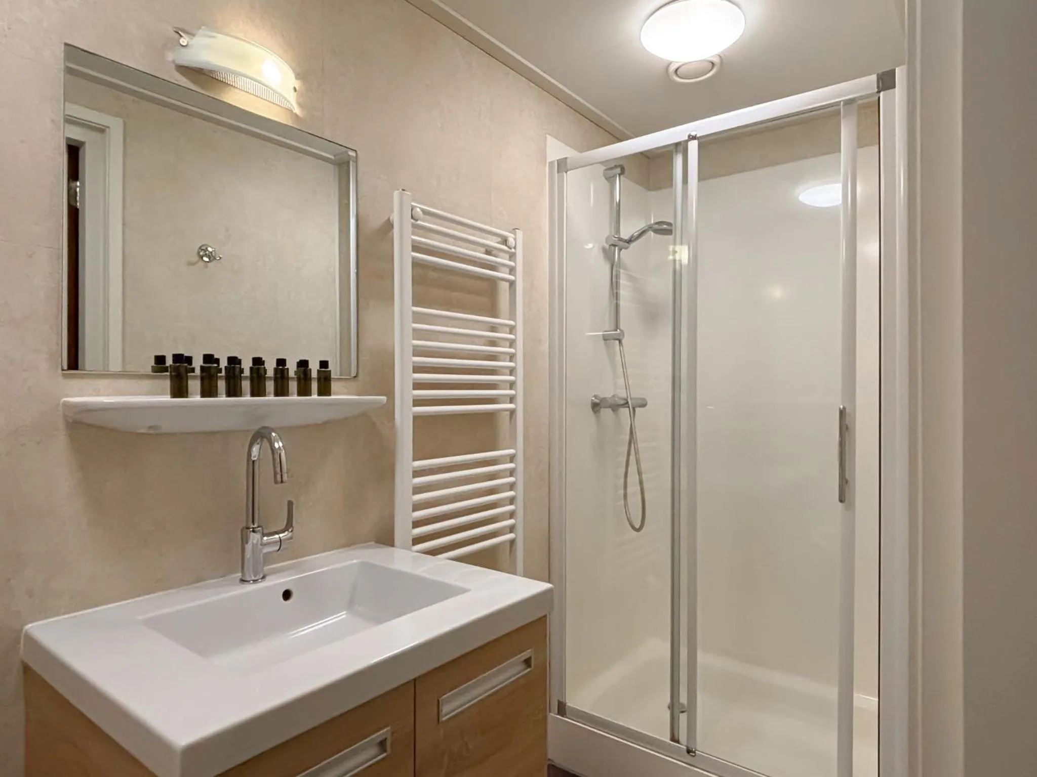 Shower in VISSERSLUST Rooms, Apartments and Houseboats