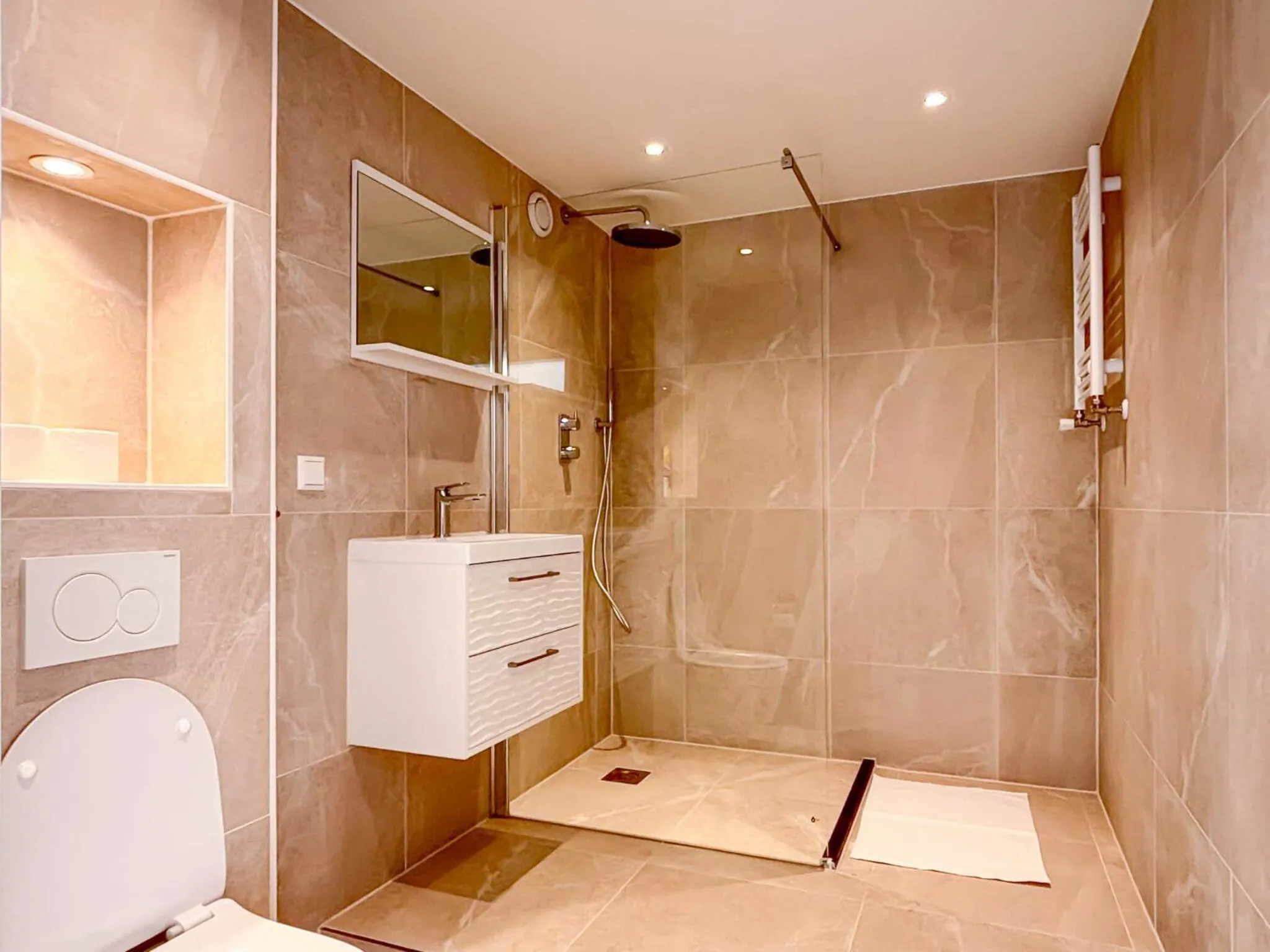 Shower in VISSERSLUST Rooms, Apartments and Houseboats