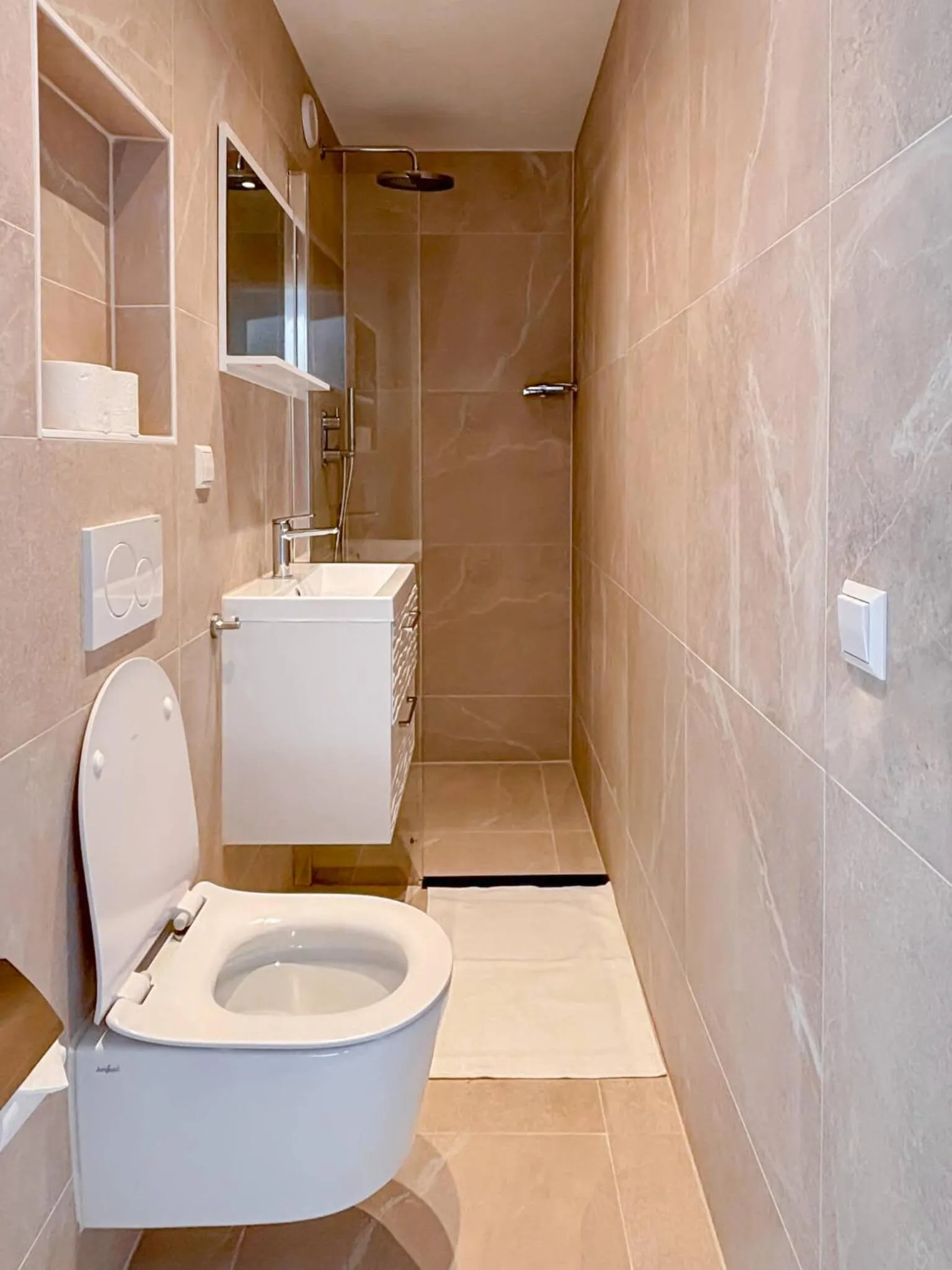 Shower in VISSERSLUST Rooms, Apartments and Houseboats