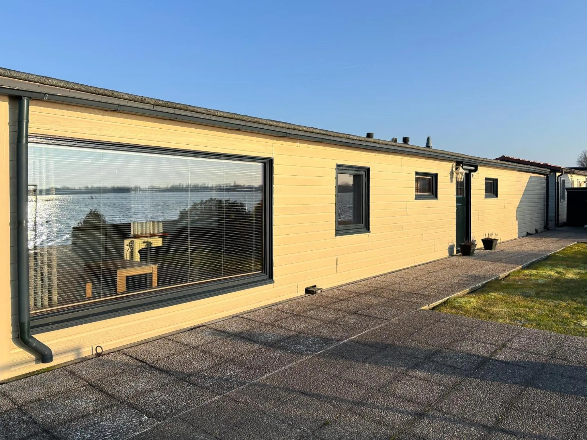 Property building in VISSERSLUST Rooms, Apartments and Houseboats