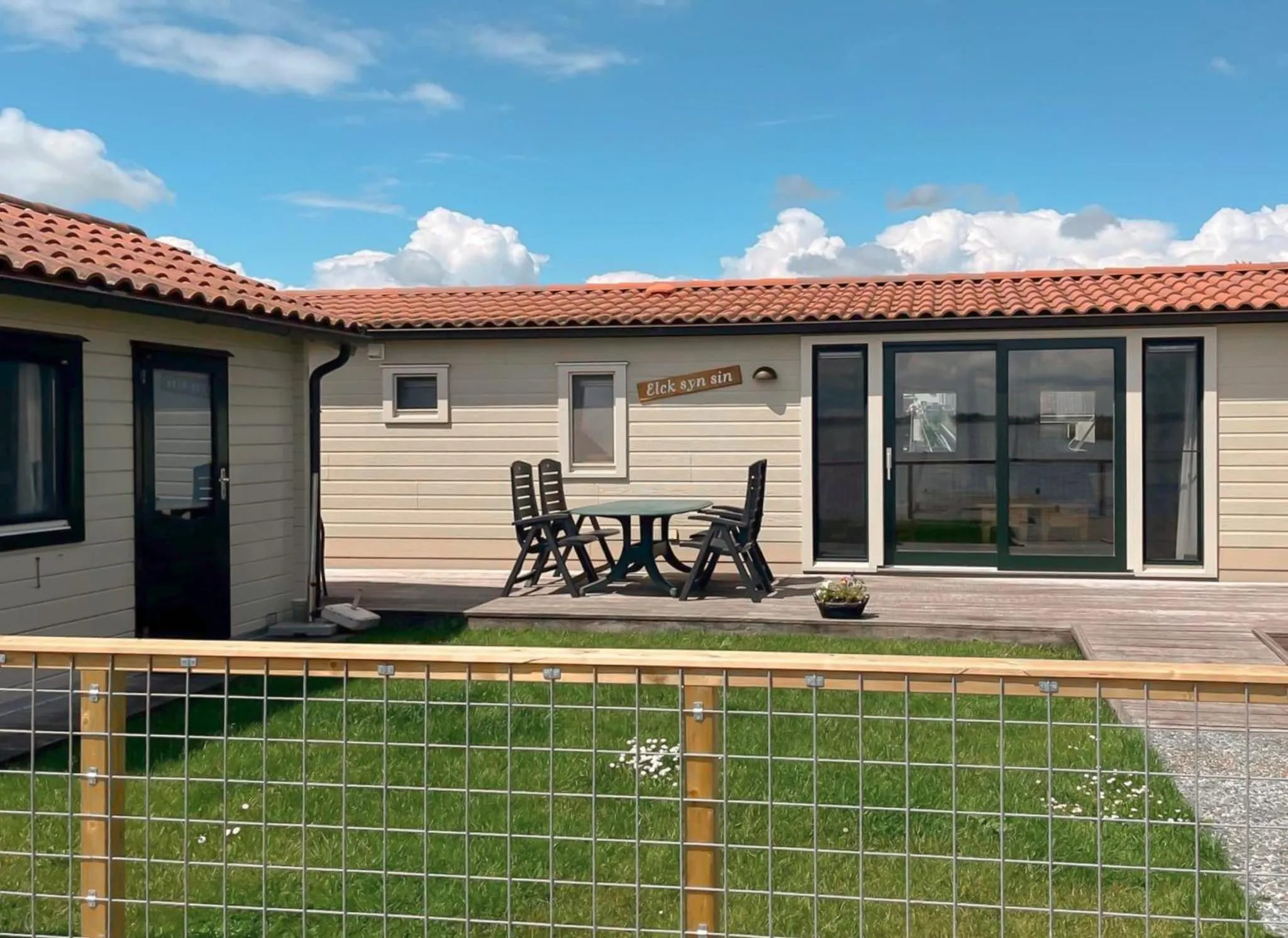 Property building in VISSERSLUST Rooms, Apartments and Houseboats